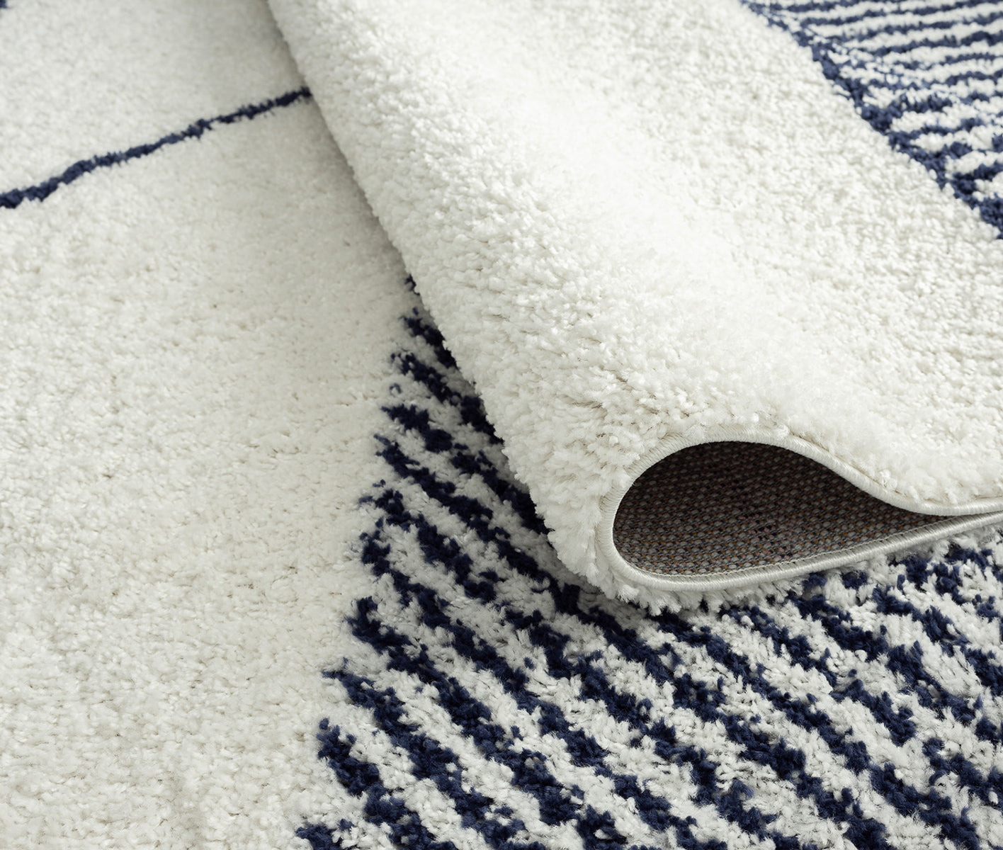 Tapis enfant crème bleu à motifs géométriques : AQU131BLE AQUARELLE
