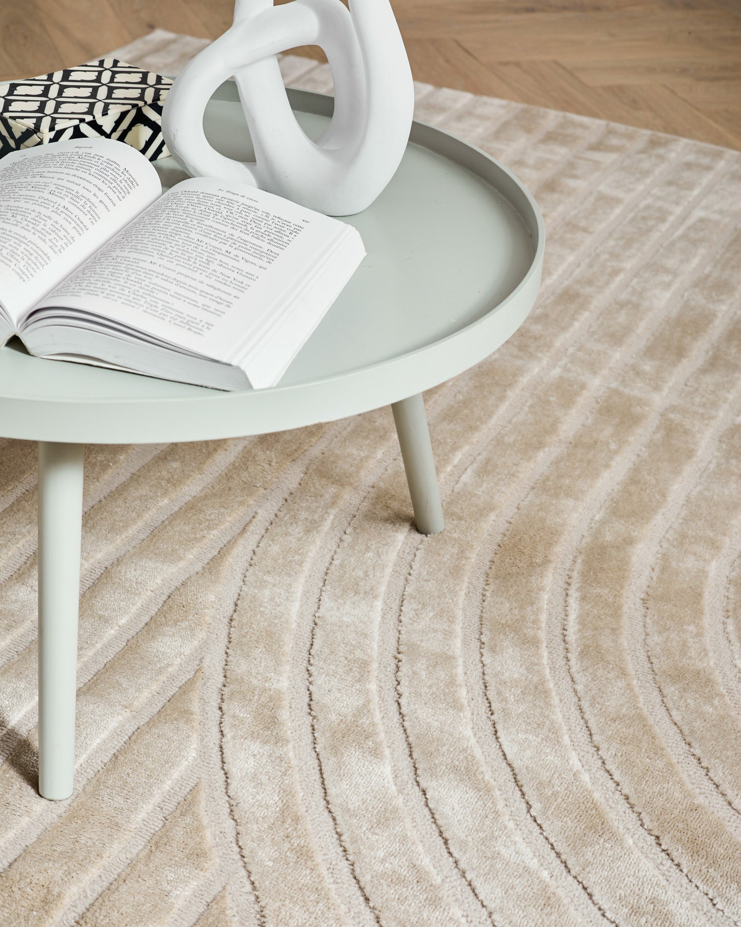 Tapis poils ras motif en relief beige : BLO1042BEI BLOOM