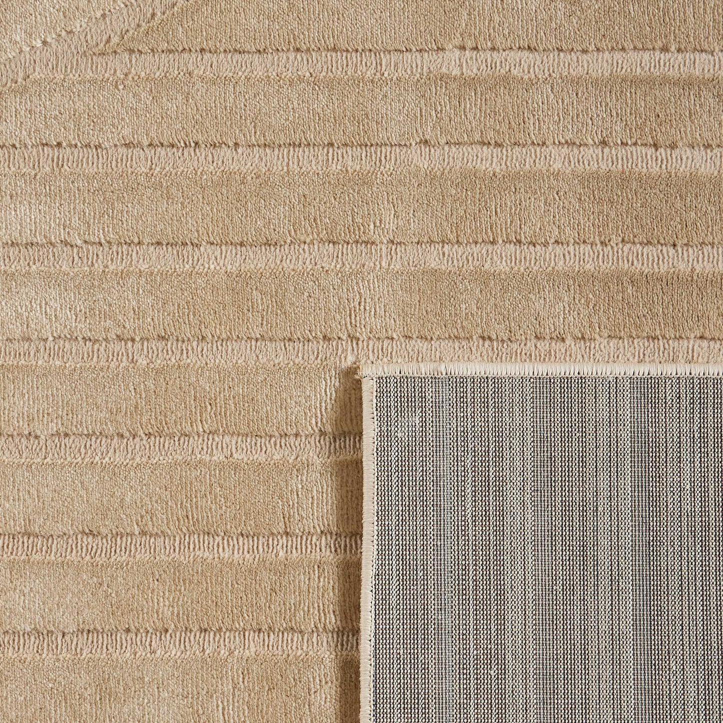 Tapis poils ras motif en relief beige : BLO1042BEI BLOOM