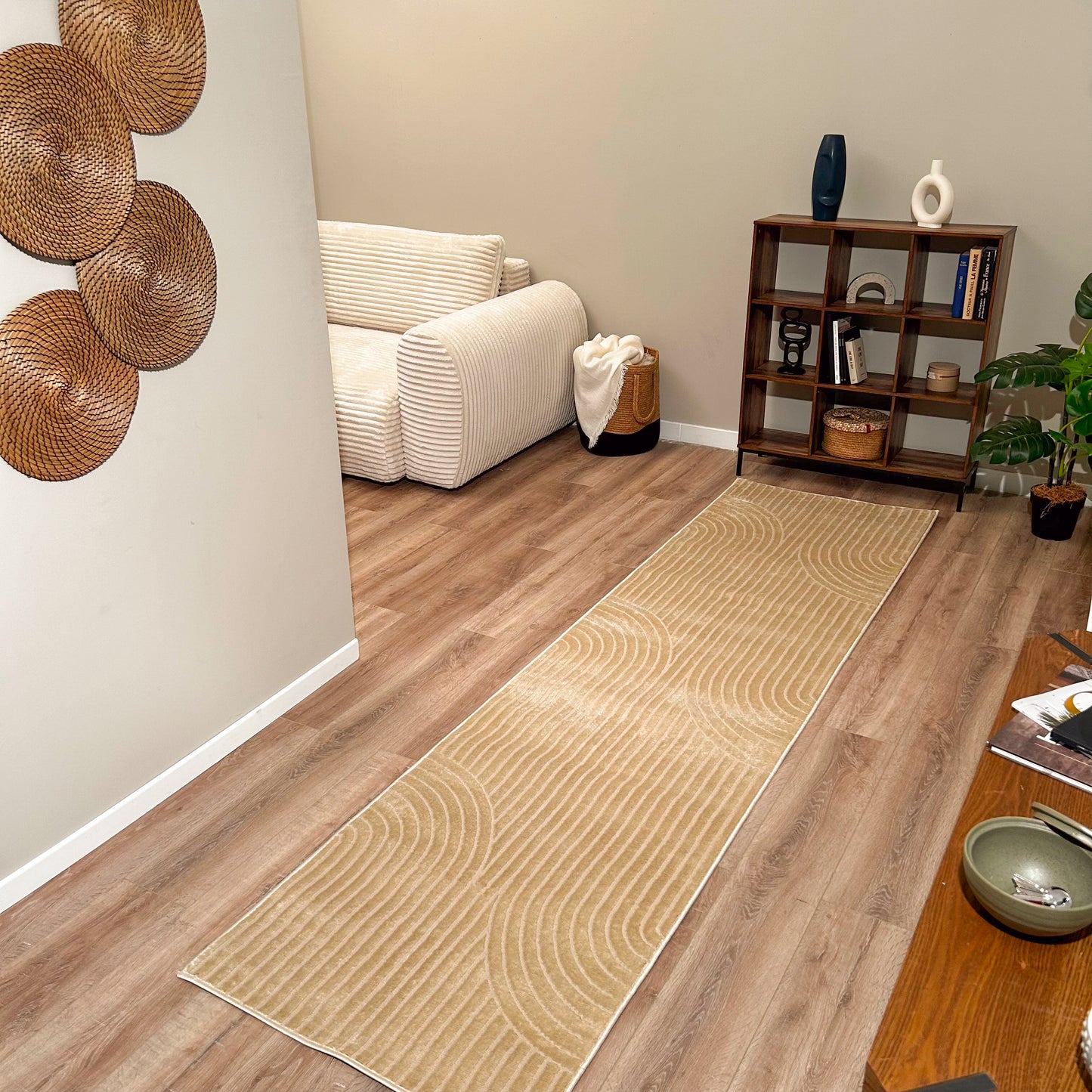 Tapis poils ras motif en relief beige : BLO1042BEI BLOOM
