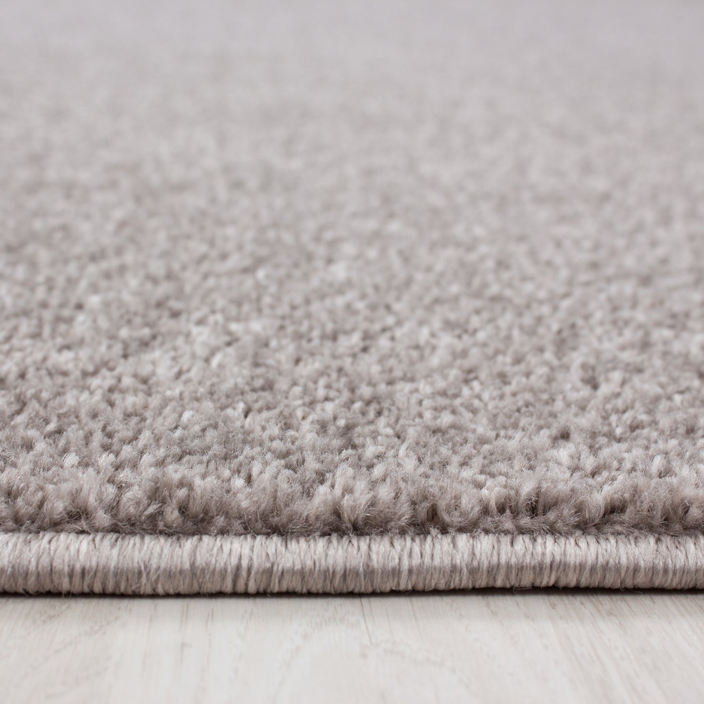 CALIFORNIE - Tapis uni à poils courts - CAL7000BEI