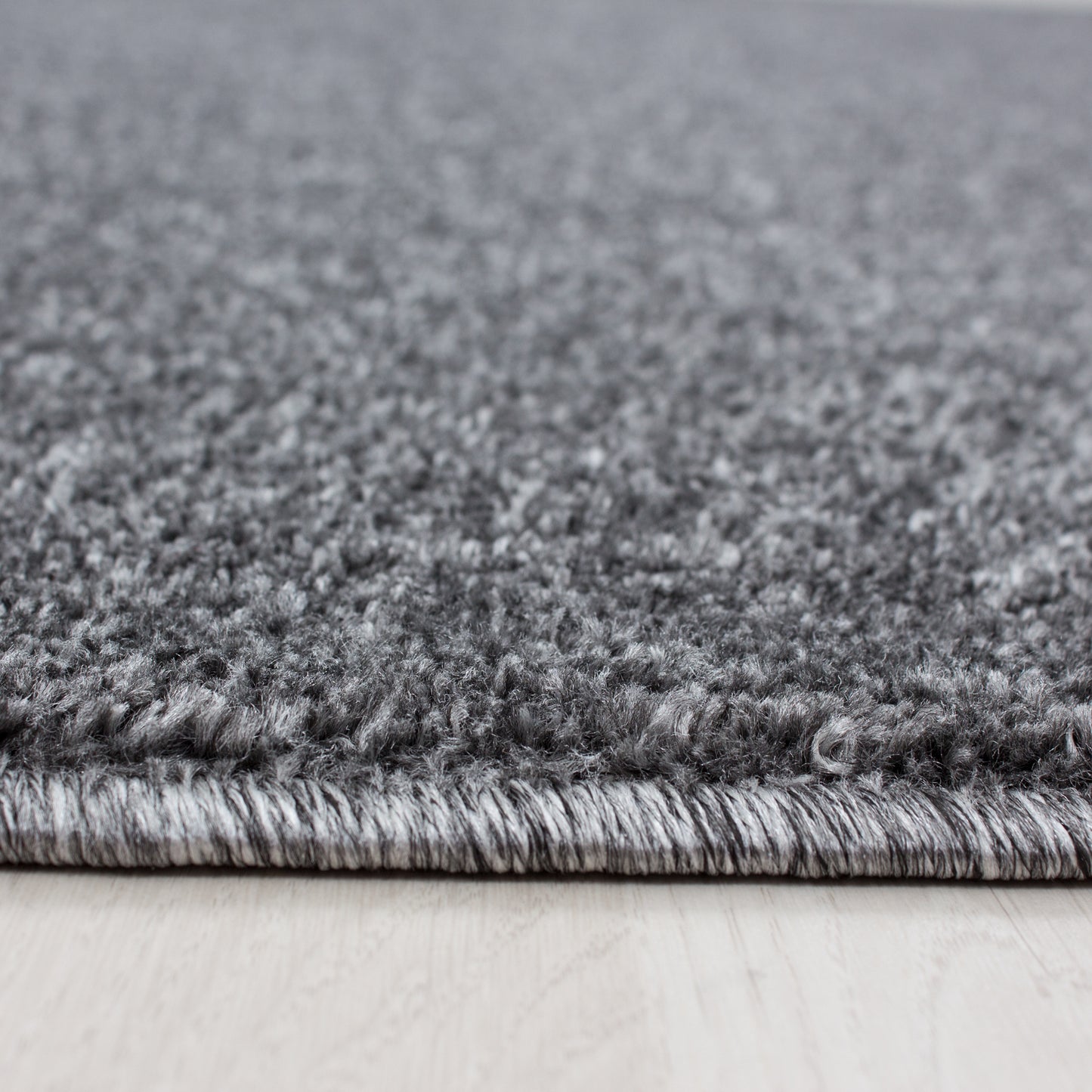 CALIFORNIE - Tapis uni à poils courts - CAL7000GRI
