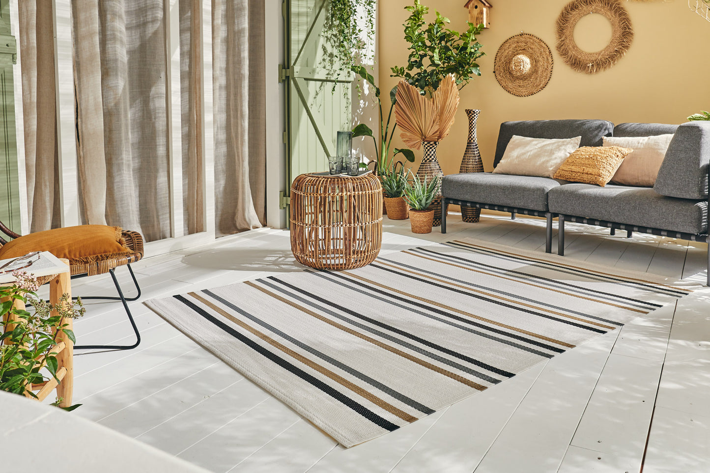 Tapis d'extérieur motifs rayures noir : CAP1742NOI CAPRI