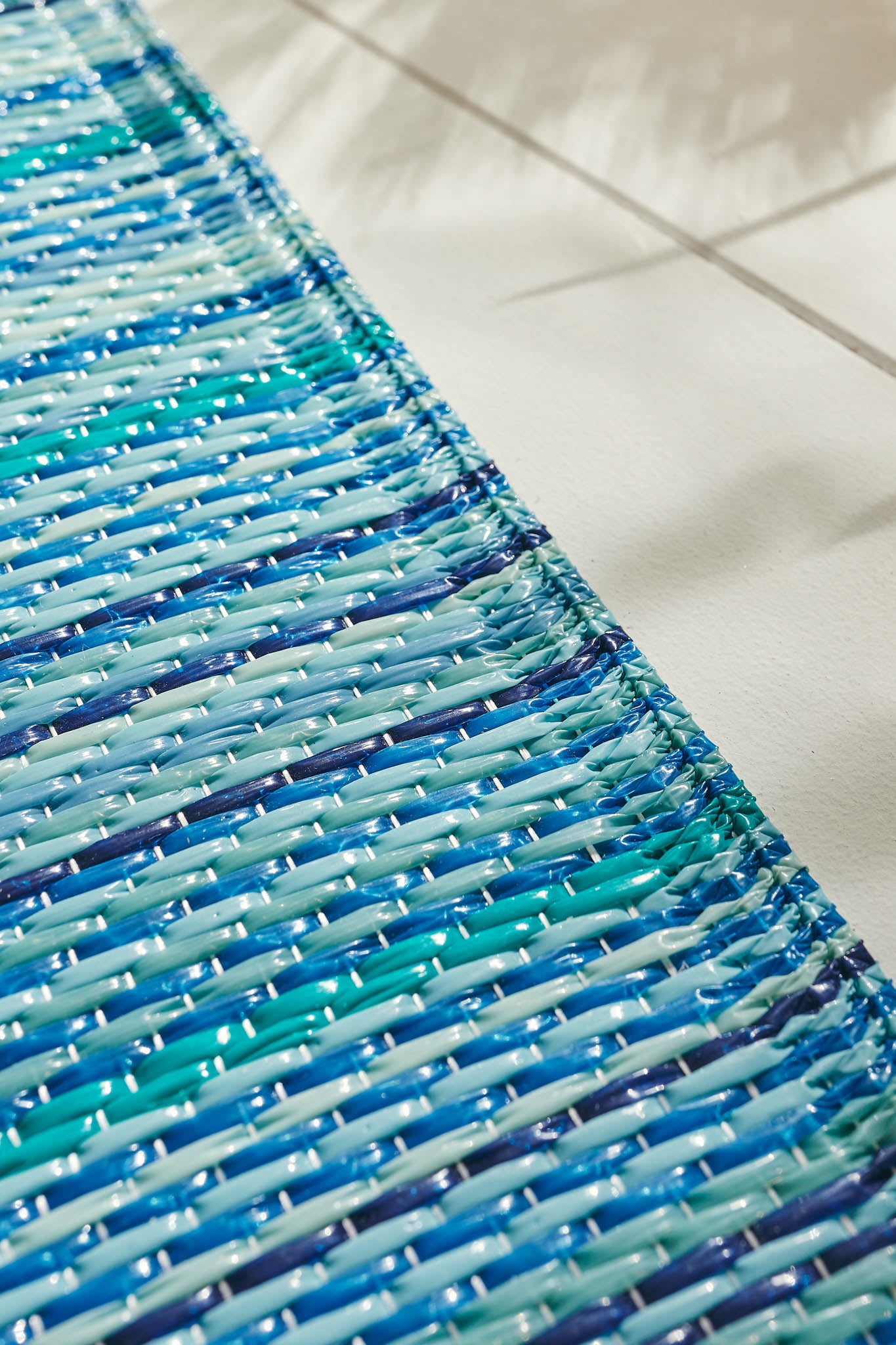 Tapis d'extérieur motif rayure dégradée bleu : CAP1746BLE CAPRI