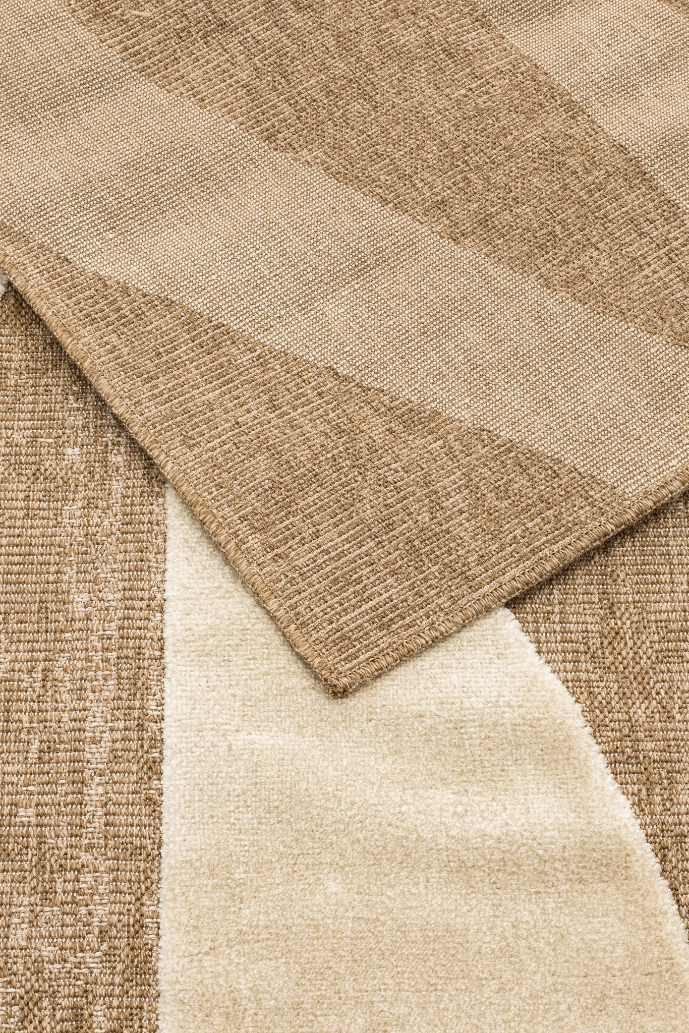 Tapis aspect jute motif abstrait doux : PAL9489BLA PALMA