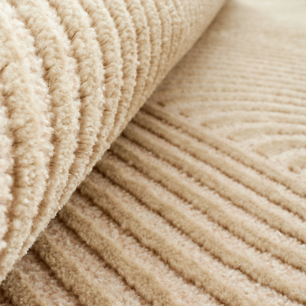 Tapis motif géométrique poils en relief beige Nazar rugs