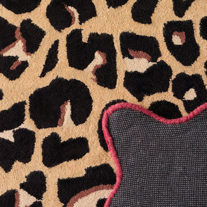 Âme fauve – Tapis en laine motif léopard - bordeaux Âme fauve