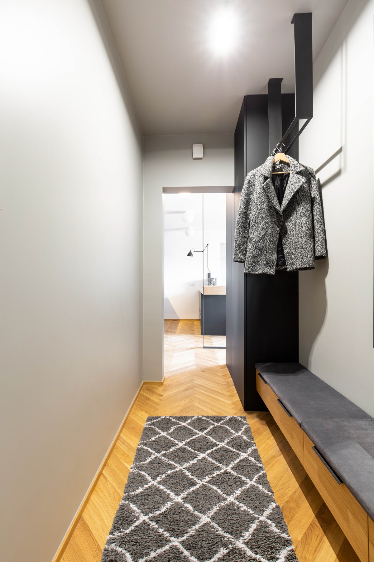 Tapis berbère en  laine artificielle  anthracite et crème : ASM450ANT ASMA
