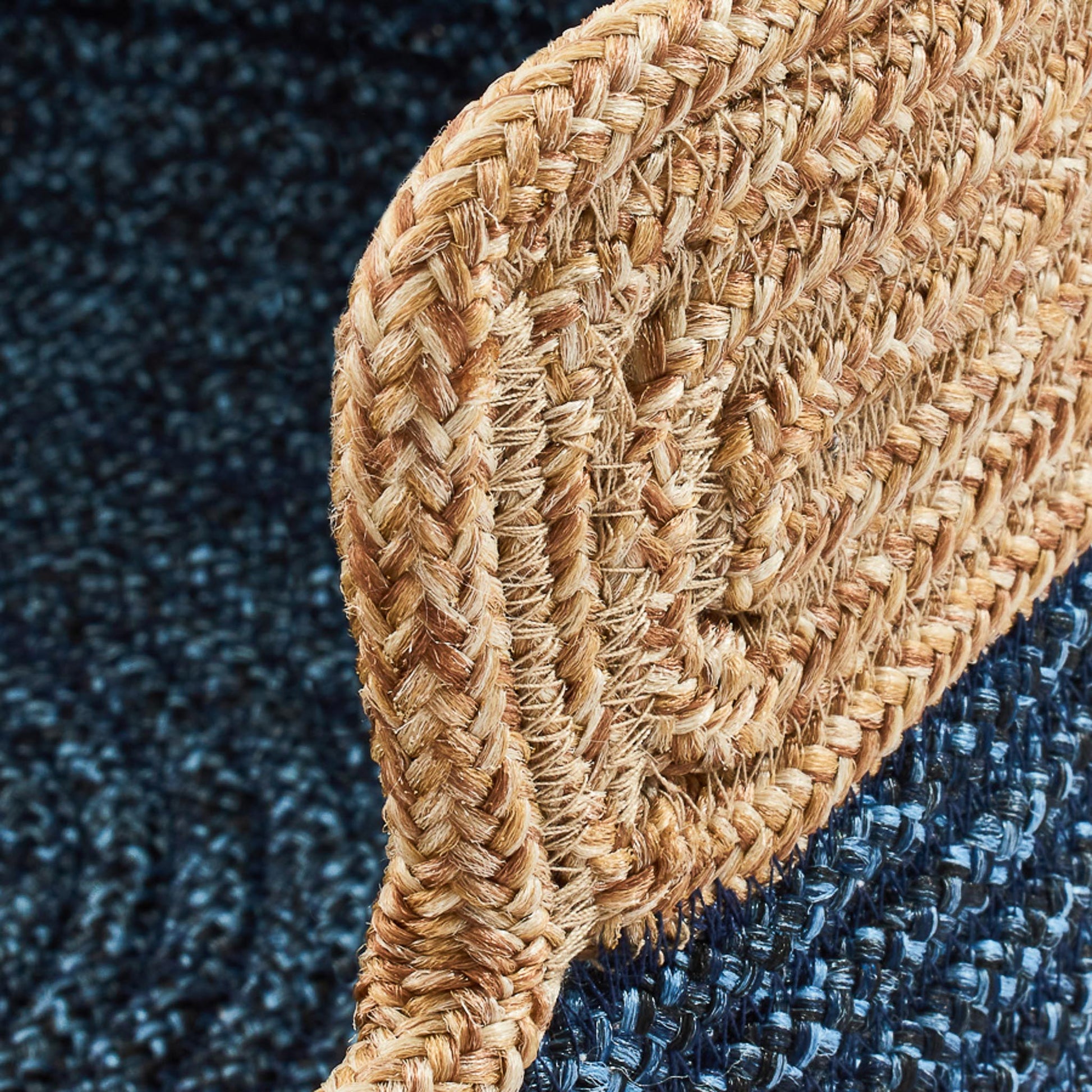 Panier pour animaux et support de gamelles fait main bleu : BEL4401BLE BELEM