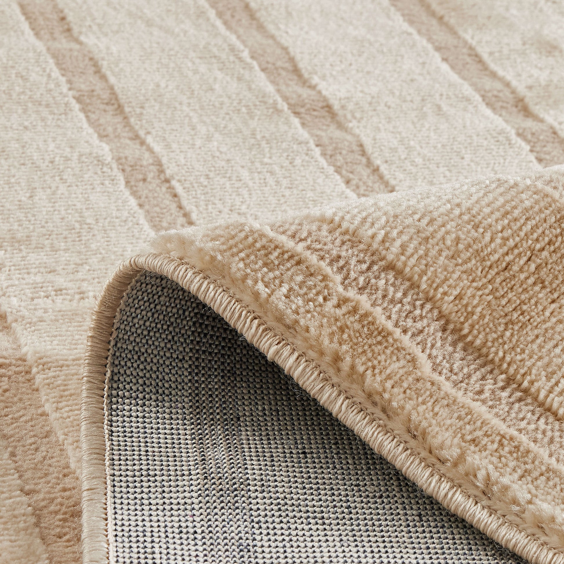 Tapis poils ras motif arc de cercle en relief beige : BLO1037BEI BLOOM