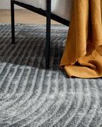 Tapis poils ras motif demi arc en relief gris : BLO1038GRI BLOOM