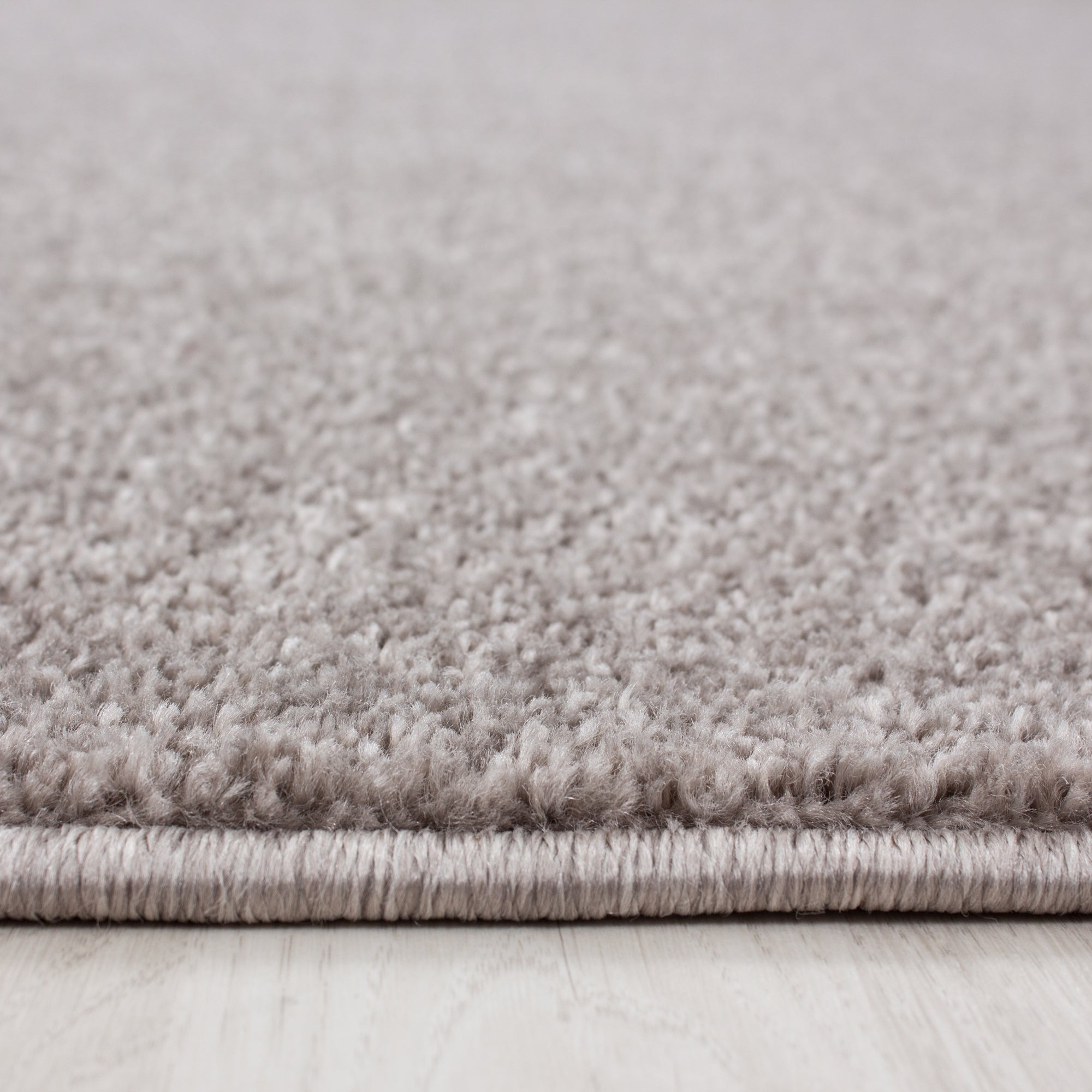 CALIFORNIE - Tapis uni à poils courts - CAL7000BEI