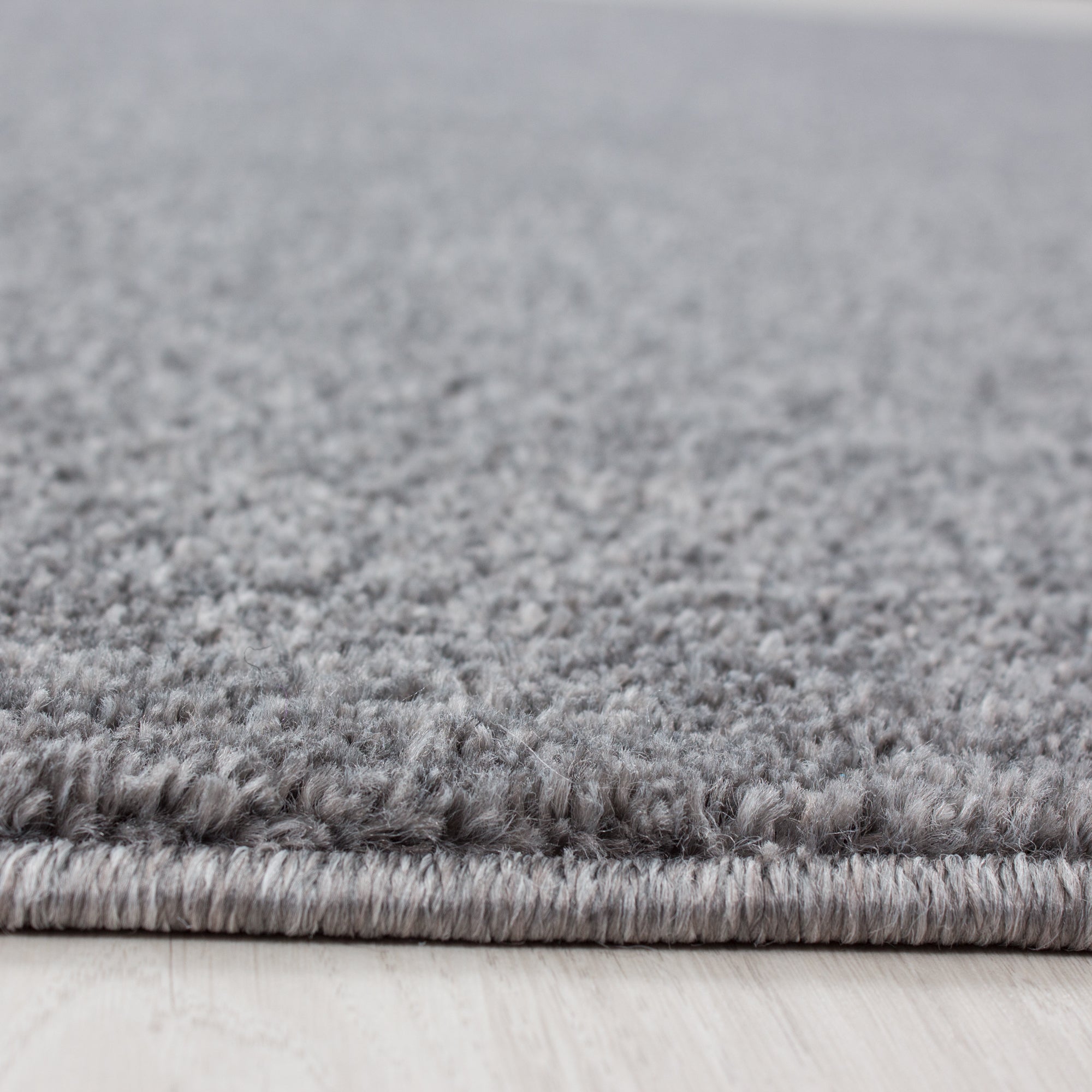 CALIFORNIE - Tapis uni à poils courts - CAL7000GRC
