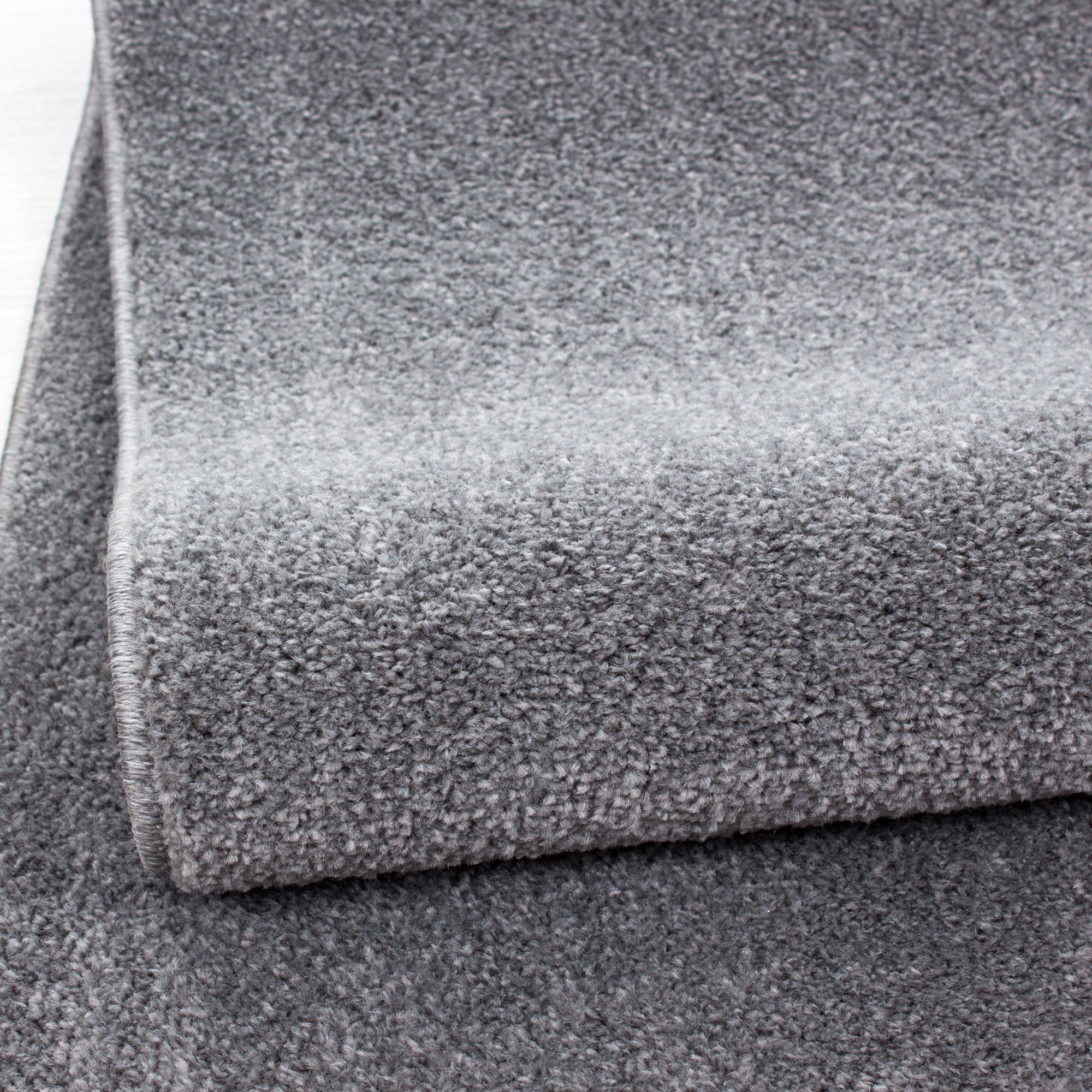 CALIFORNIE - Tapis uni à poils courts - CAL7000GRC