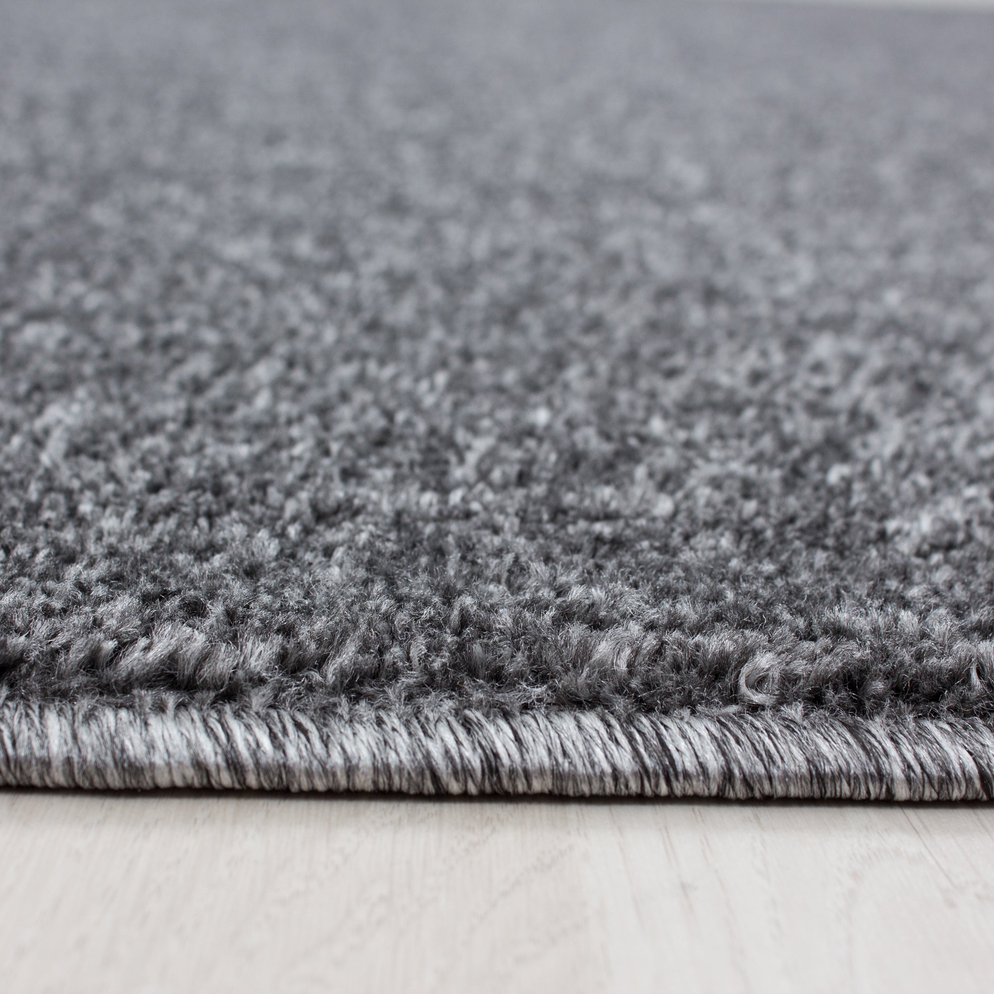 CALIFORNIE - Tapis uni à poils courts - CAL7000GRI