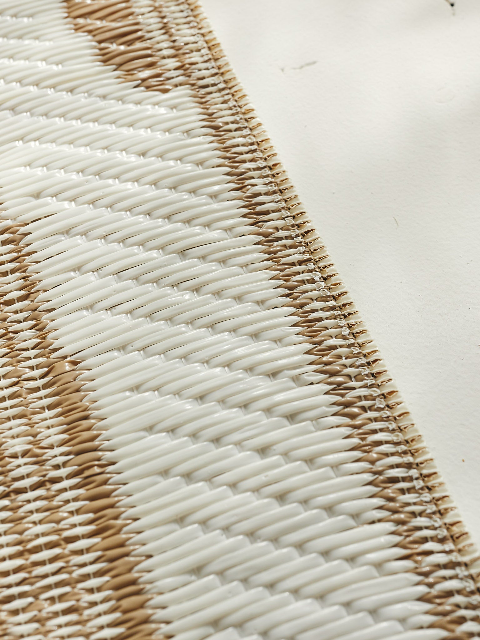 Tapis d'extérieur motifs abstrait beige :  CAP1741BEI CAPRI