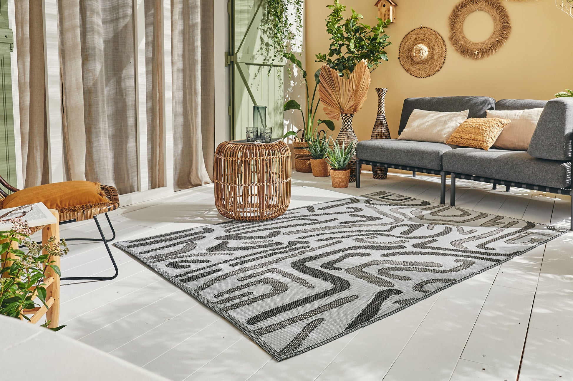 Tapis d'extérieur motifs abstrait noir :  CAP1741NOI CAPRI