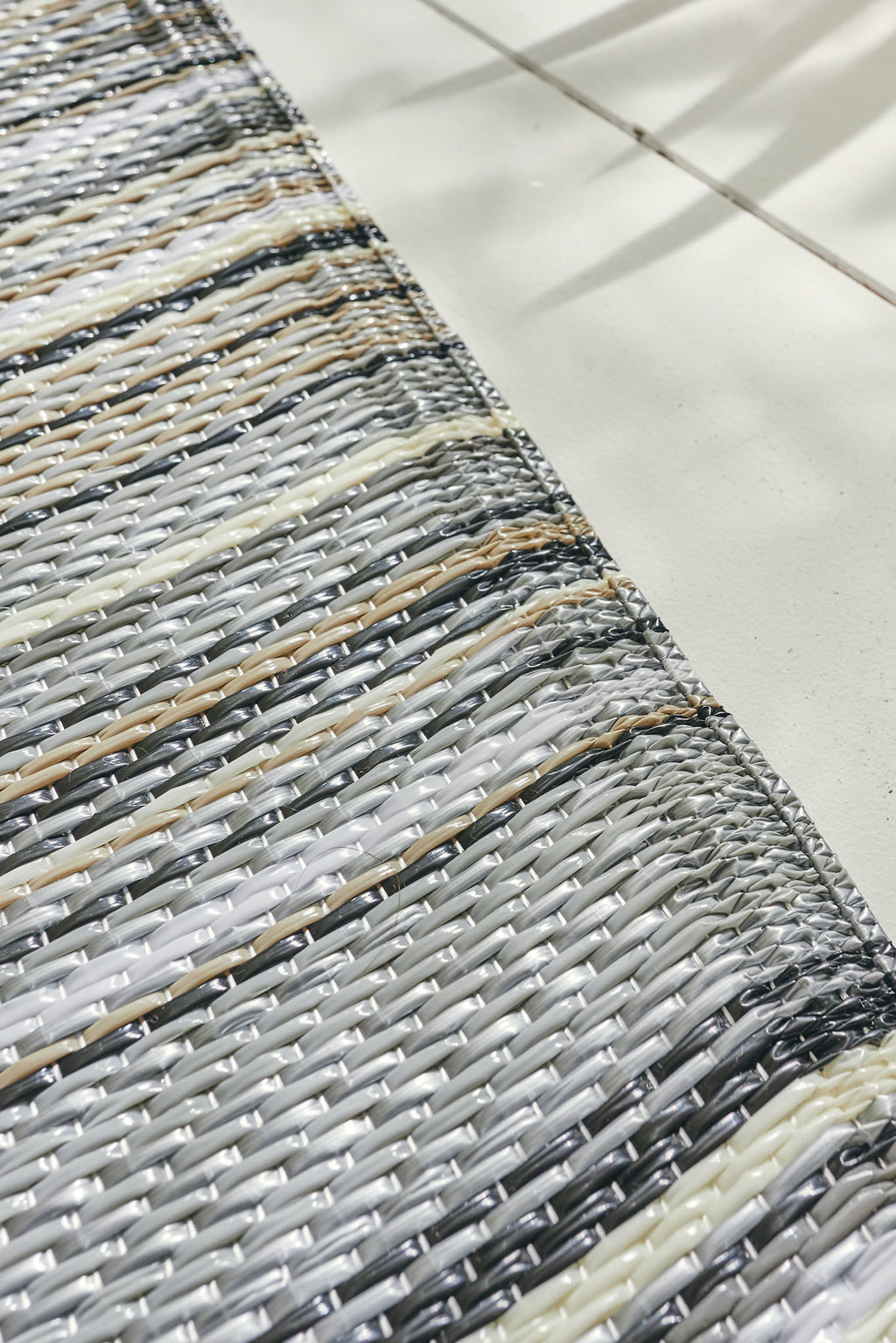Tapis d'extérieur motif rayure dégradée gris :  CAP1746GRI CAPRI