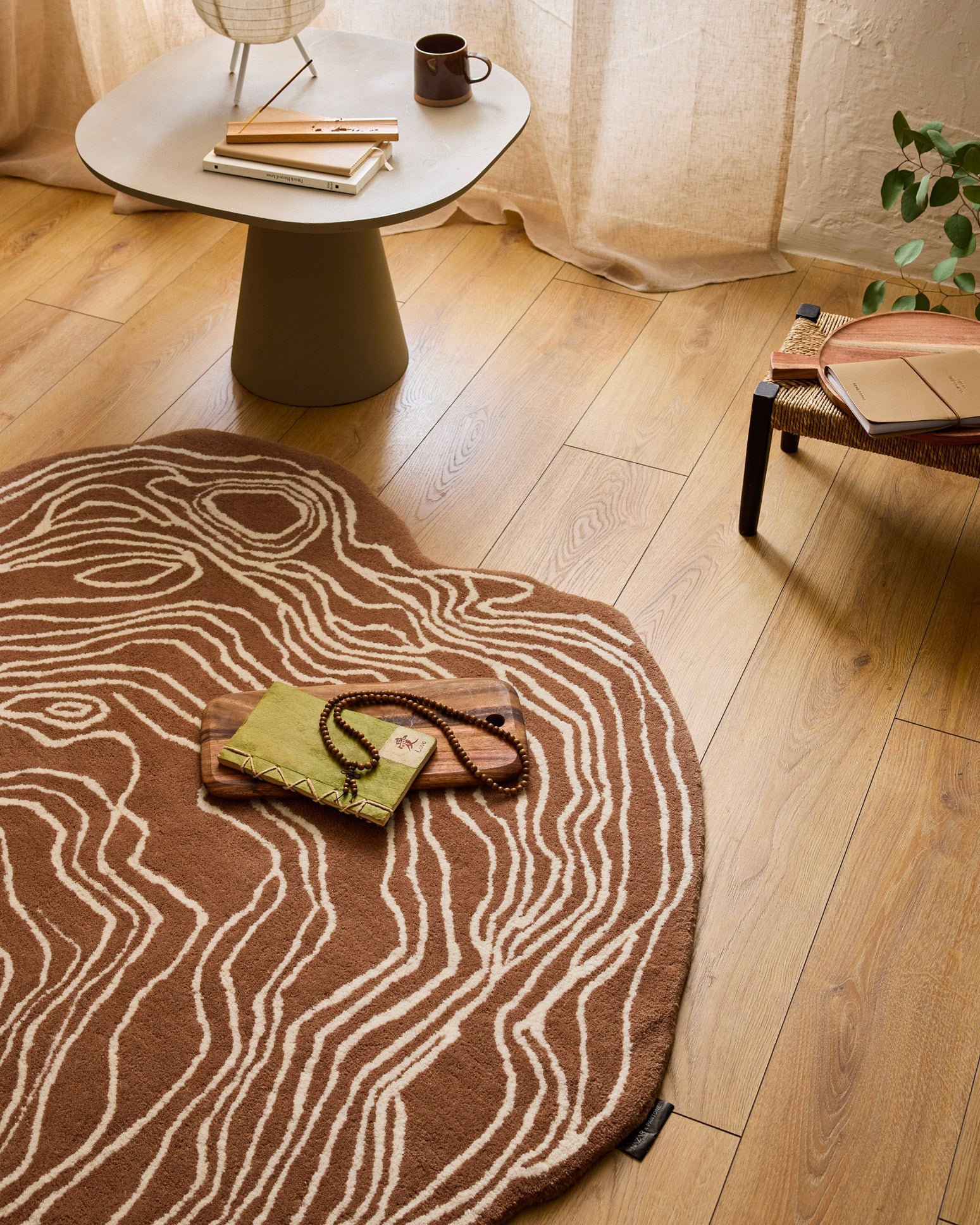 Cèdre blanc – Tapis en laine forme organique - marron Cèdre blanc