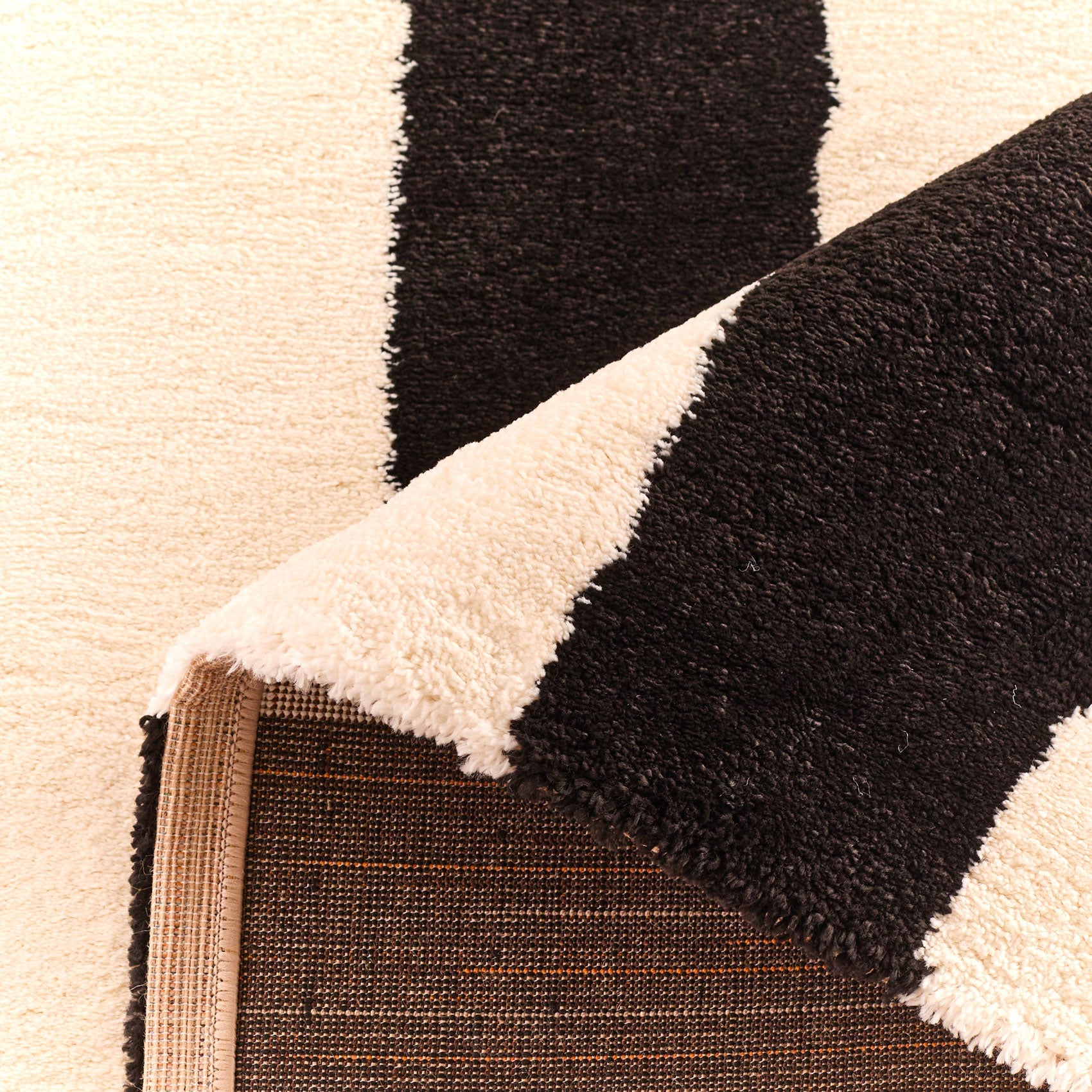 Tapis seventies - Noir rayé - Collection Groovy | Nazar Rugs GROOVY