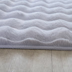 LAPONIE - Tapis uni doux à poils longs effet vague - LAP5110SIL