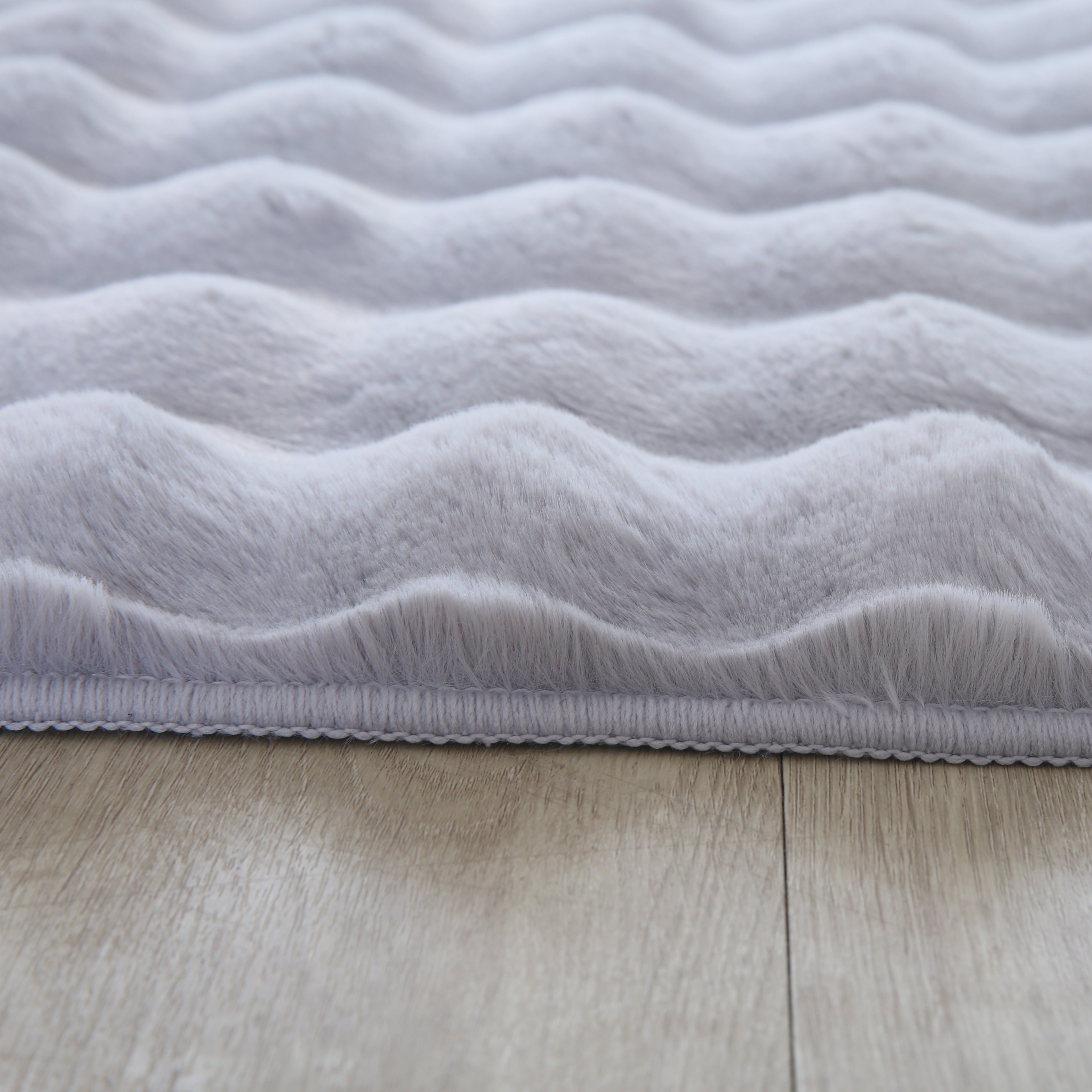 LAPONIE - Tapis uni doux à poils longs effet vague - LAP5110SIL