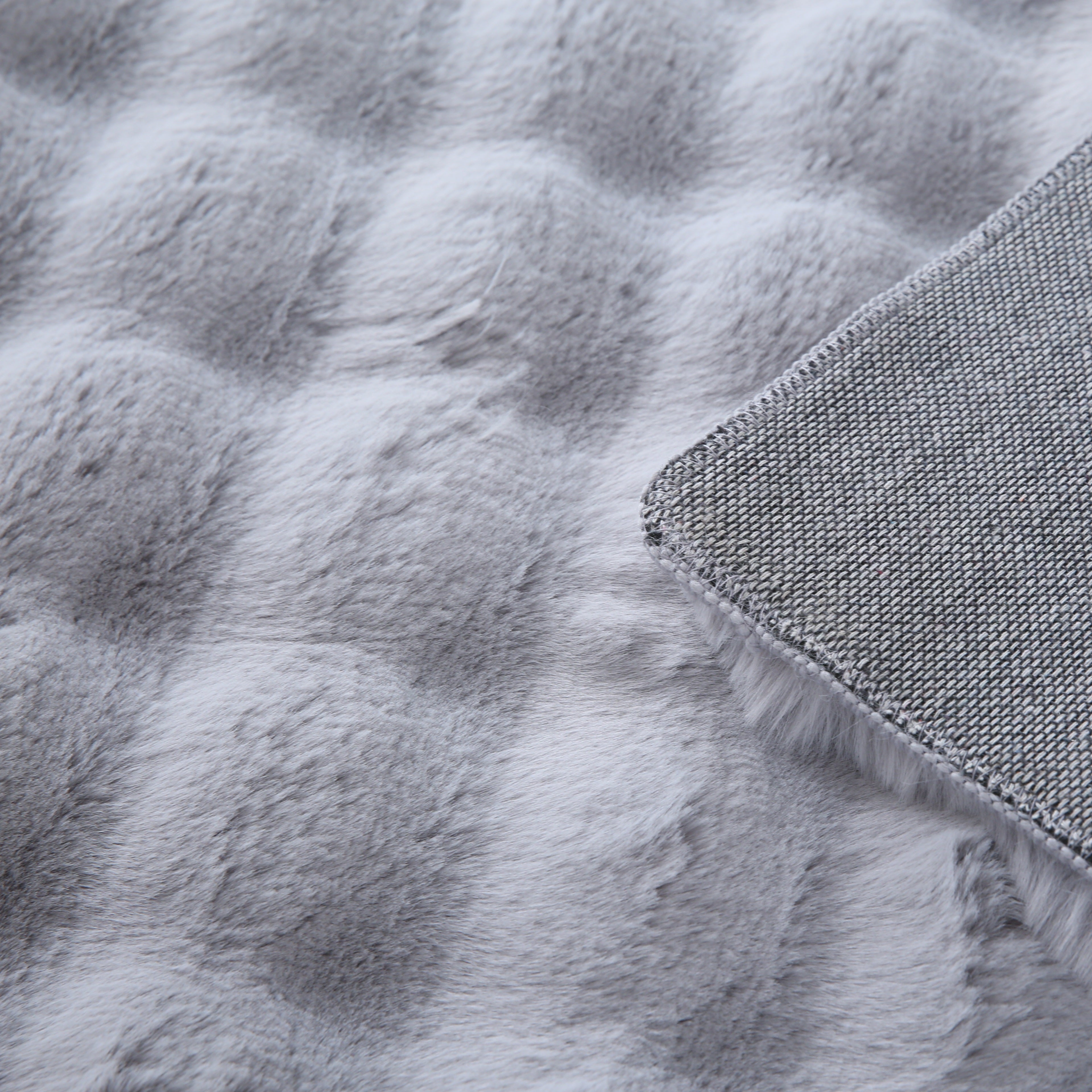LAPONIE - Tapis uni doux à poils longs effet vague - LAP5110SIL