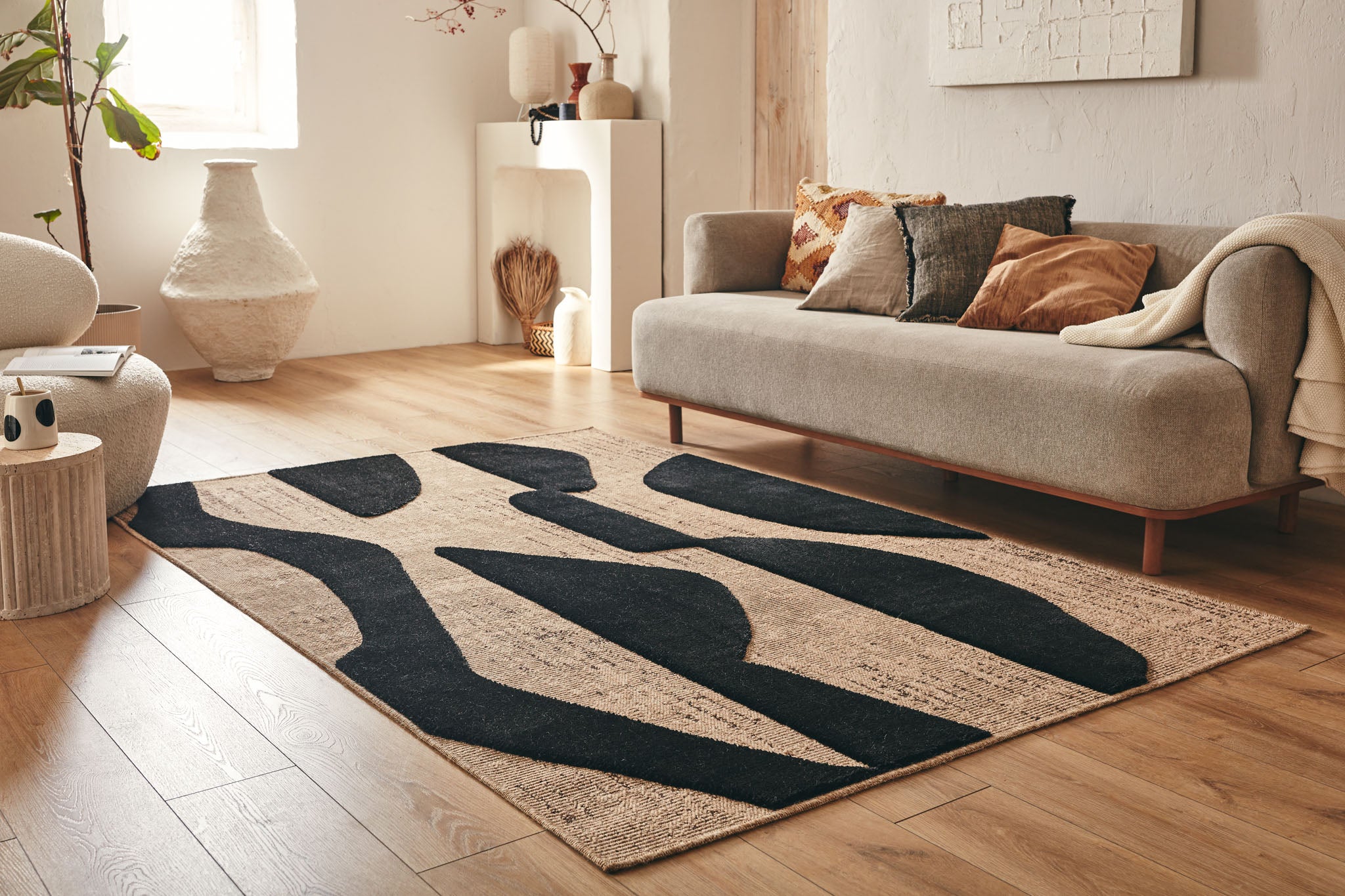 Tapis naturel avec motif en relief noir : PAL9489NOI PALMA