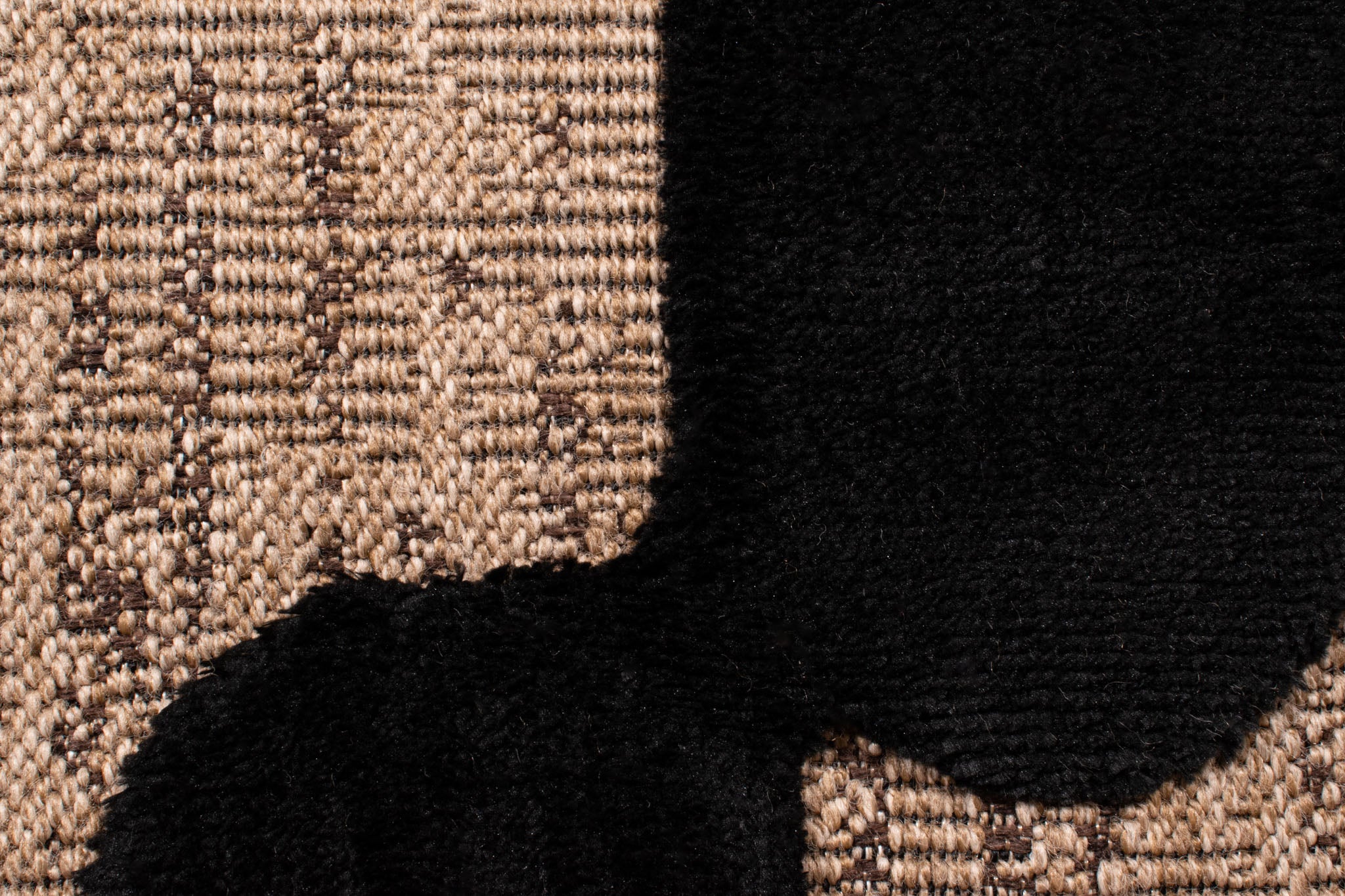 Tapis naturel avec motif en relief noir : PAL9489NOI PALMA