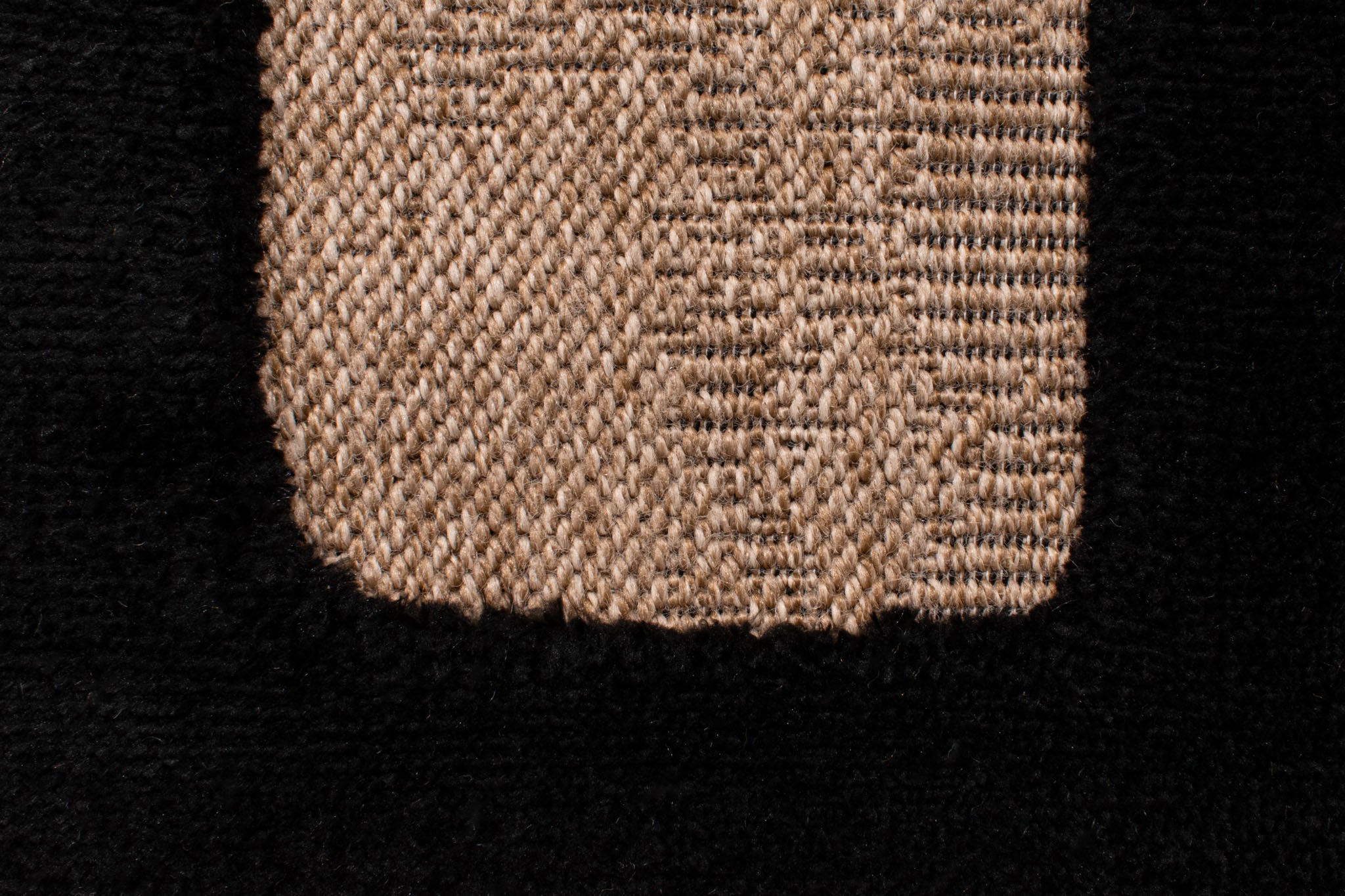 Tapis rustique avec motif noir : PAL9491NOI PALMA