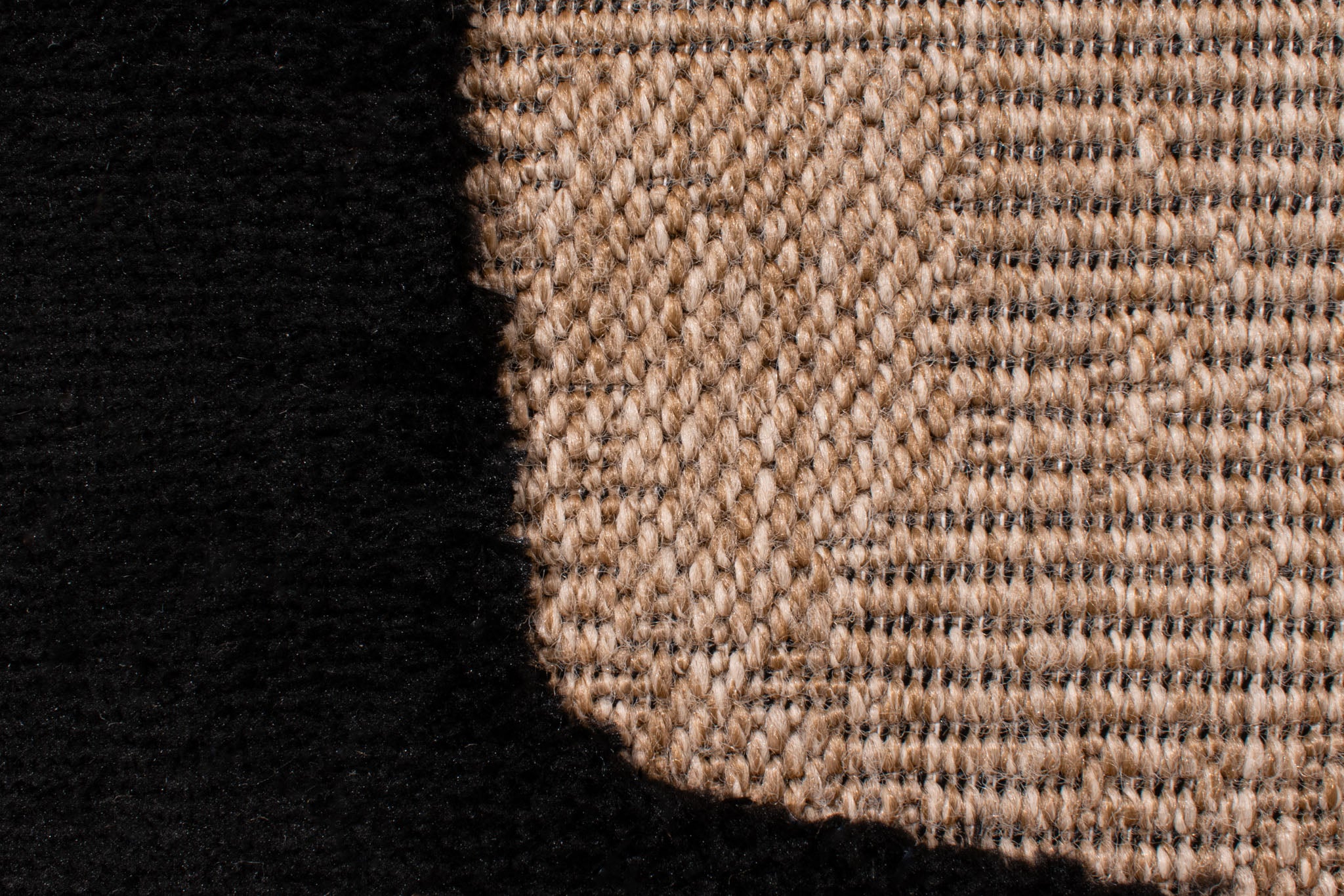 Tapis rustique avec motif noir : PAL9491NOI PALMA