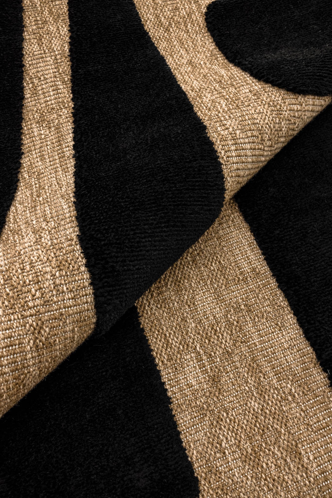 Tapis rustique avec motif noir : PAL9491NOI PALMA