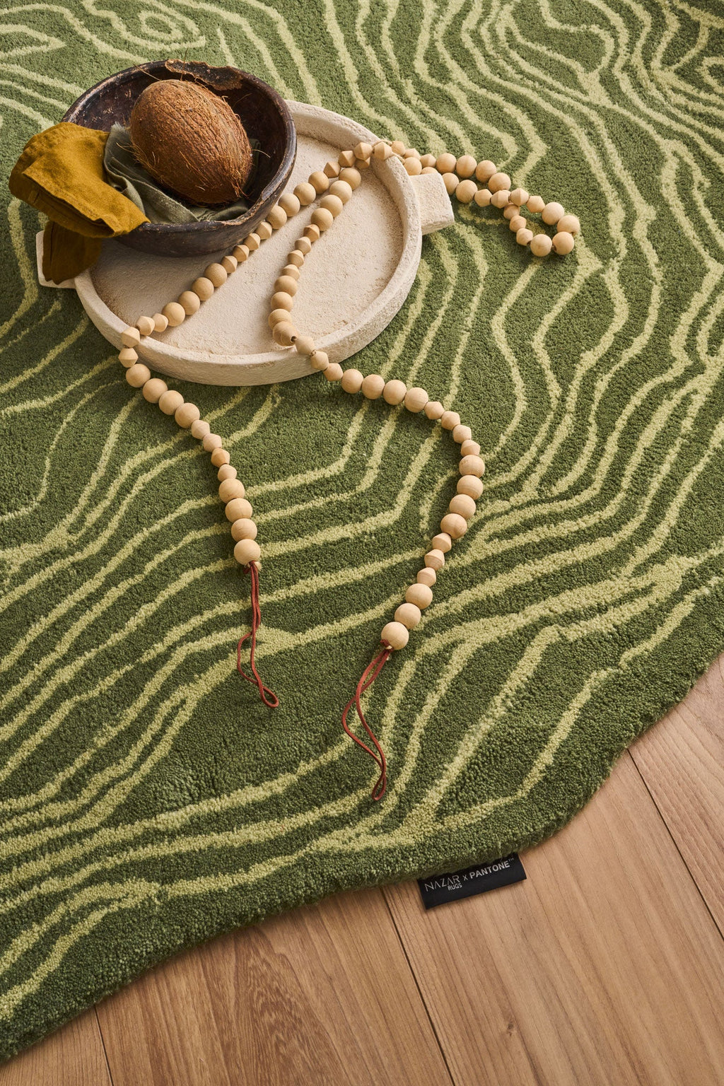 Cèdre blanc – Tapis en laine en forme organique - Vert Cèdre blanc