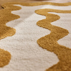 TERRA DEL SOL - Tapis intérieur ocre et écru à bords ondulés - TDS1040OCR Nazar rugs