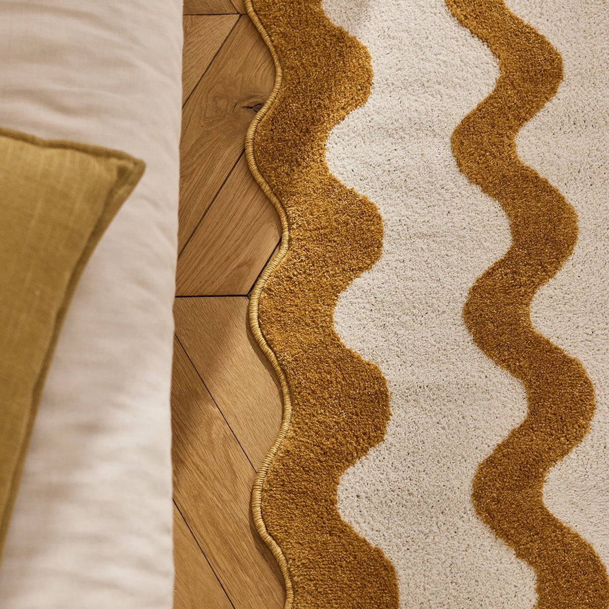 TERRA DEL SOL - Tapis intérieur ocre et écru à bords ondulés - TDS1040OCR Nazar rugs