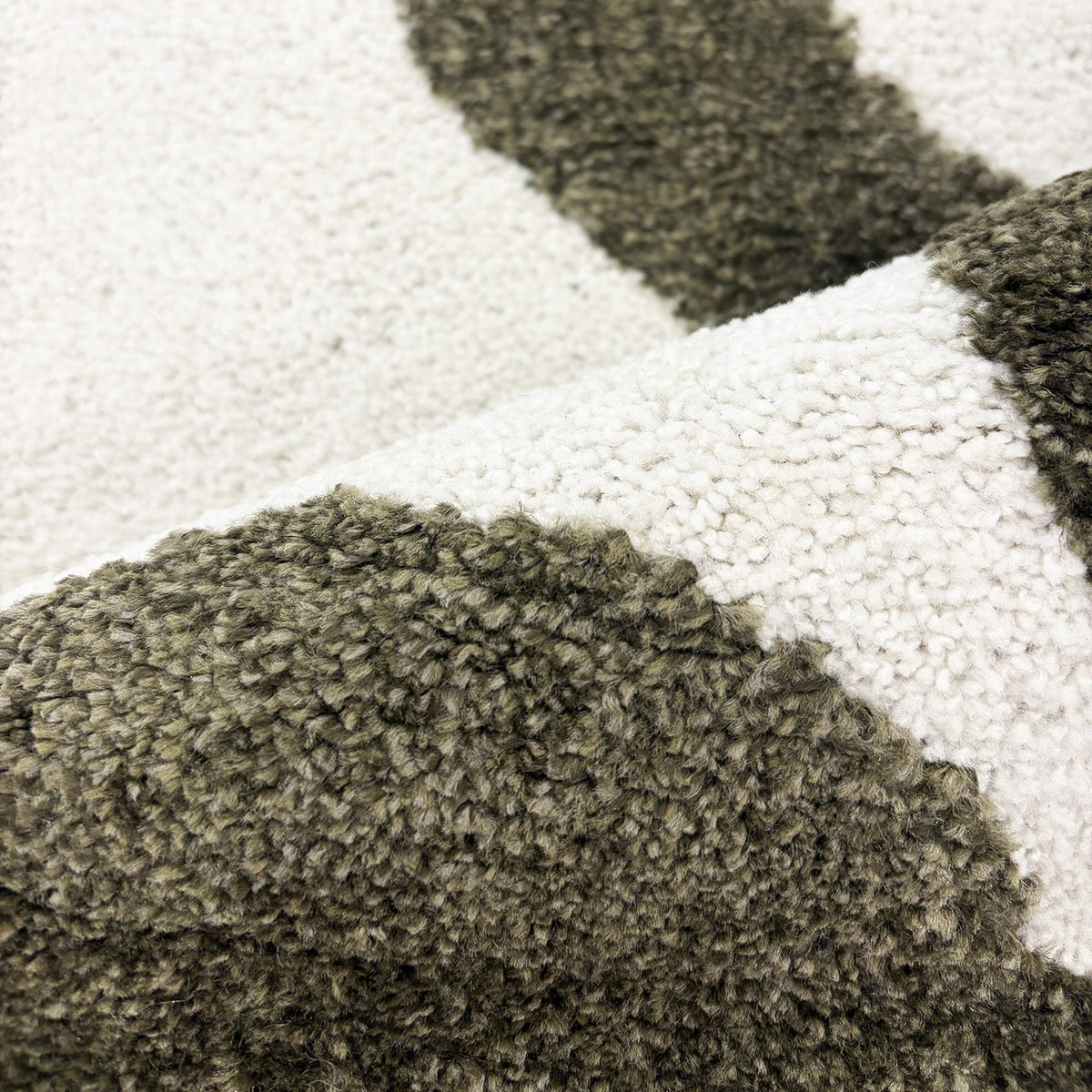 TERRA DEL SOL - Tapis intérieur vert et écru à bords ondulés - TDS1040VER Nazar rugs
