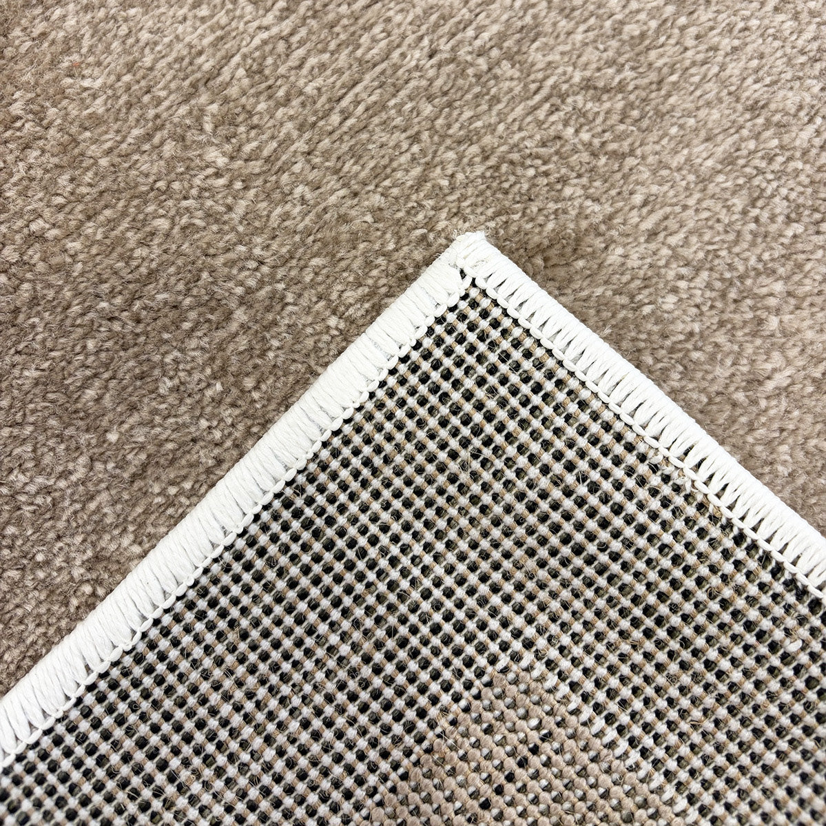 TERRA DEL SOL - Tapis intérieur rectangulaire beige et écru à pois noirs - TDS1042BEI Nazar rugs