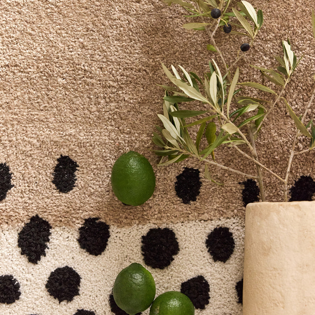 TERRA DEL SOL - Tapis intérieur rectangulaire beige et écru à pois noirs - TDS1042BEI Nazar rugs