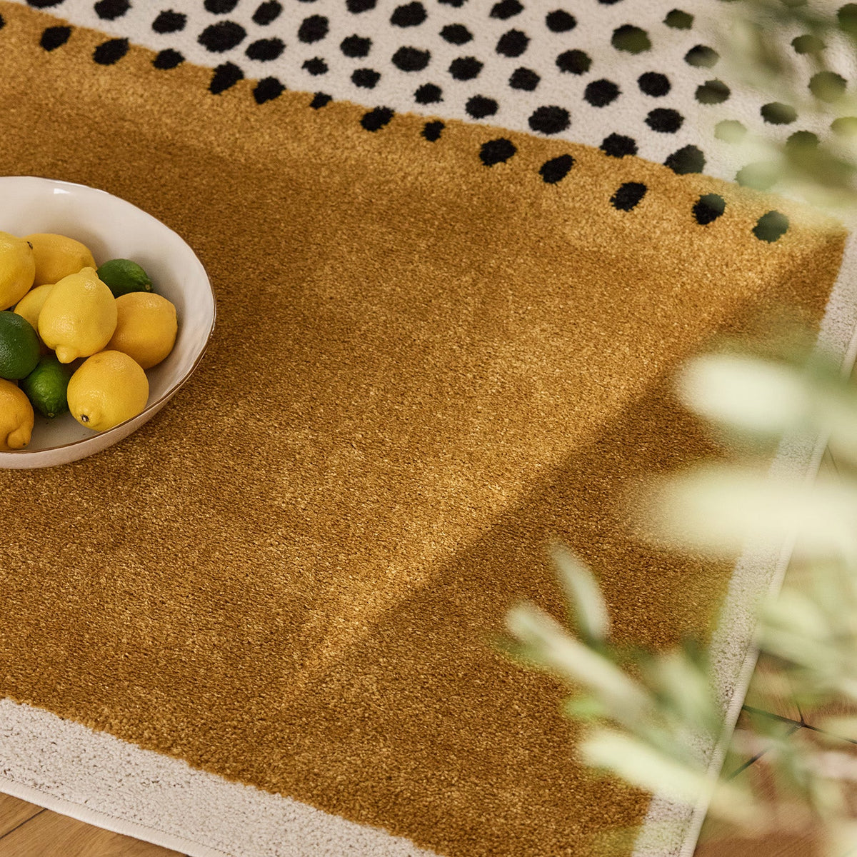 TERRA DEL SOL - Tapis intérieur rectangulaire ocre et écru à pois noirs - TDS1042OCR Nazar rugs