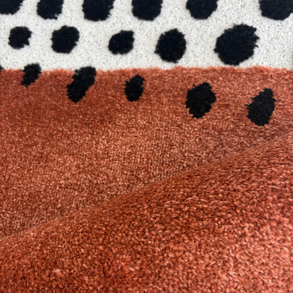 TERRA DEL SOL - Tapis intérieur rectangulaire terracotta et écru à pois noirs - TDS1042TER Nazar rugs