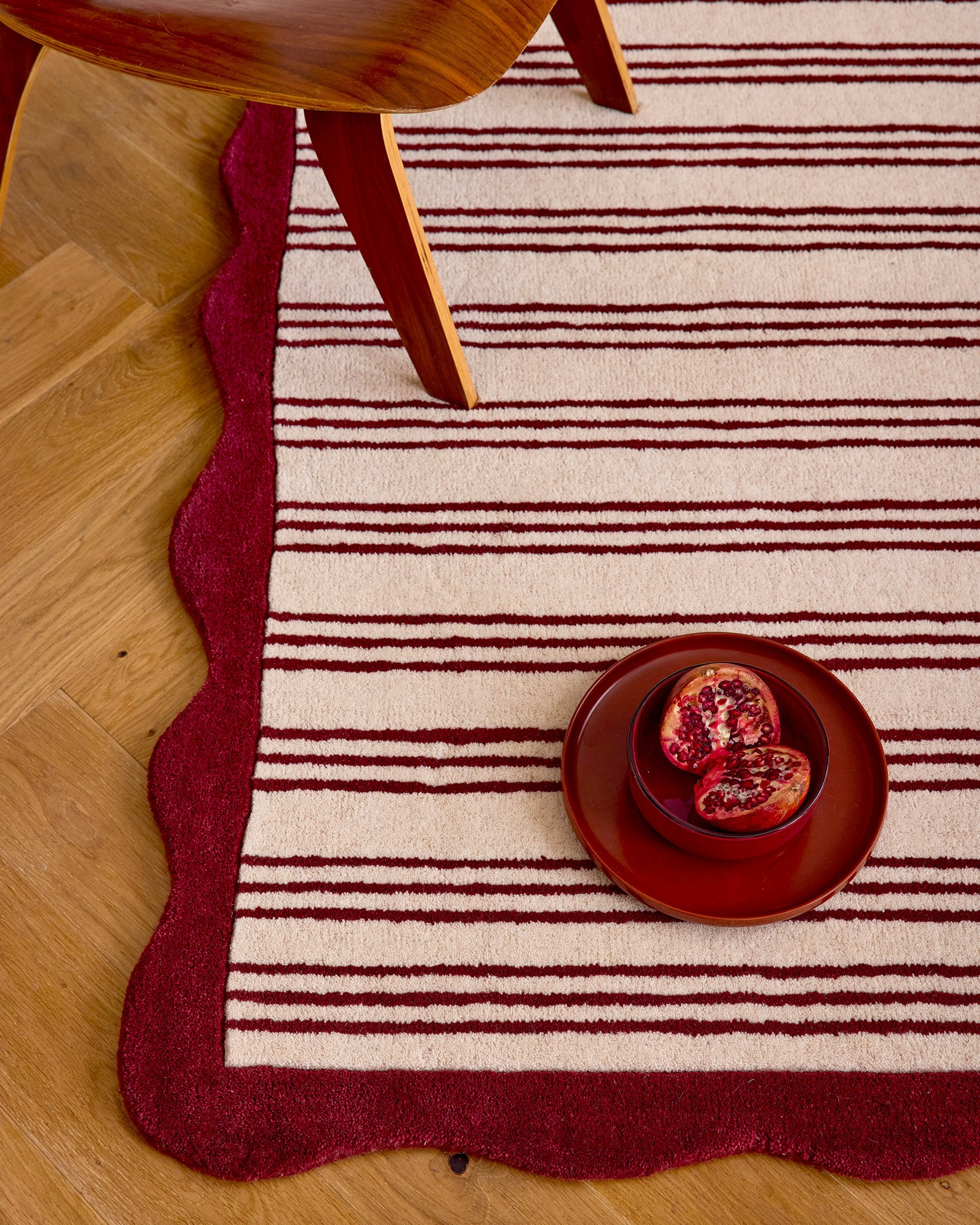 Rouge d'orage – Tapis en laine à rayure - bordeaux Rouge d'orage