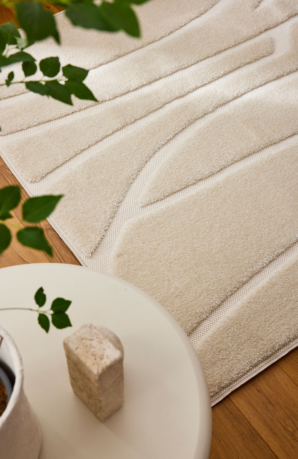 Tapis crème texturé en relief (co-création Jenny Gevaert x Nazar Rugs) Nazar rugs