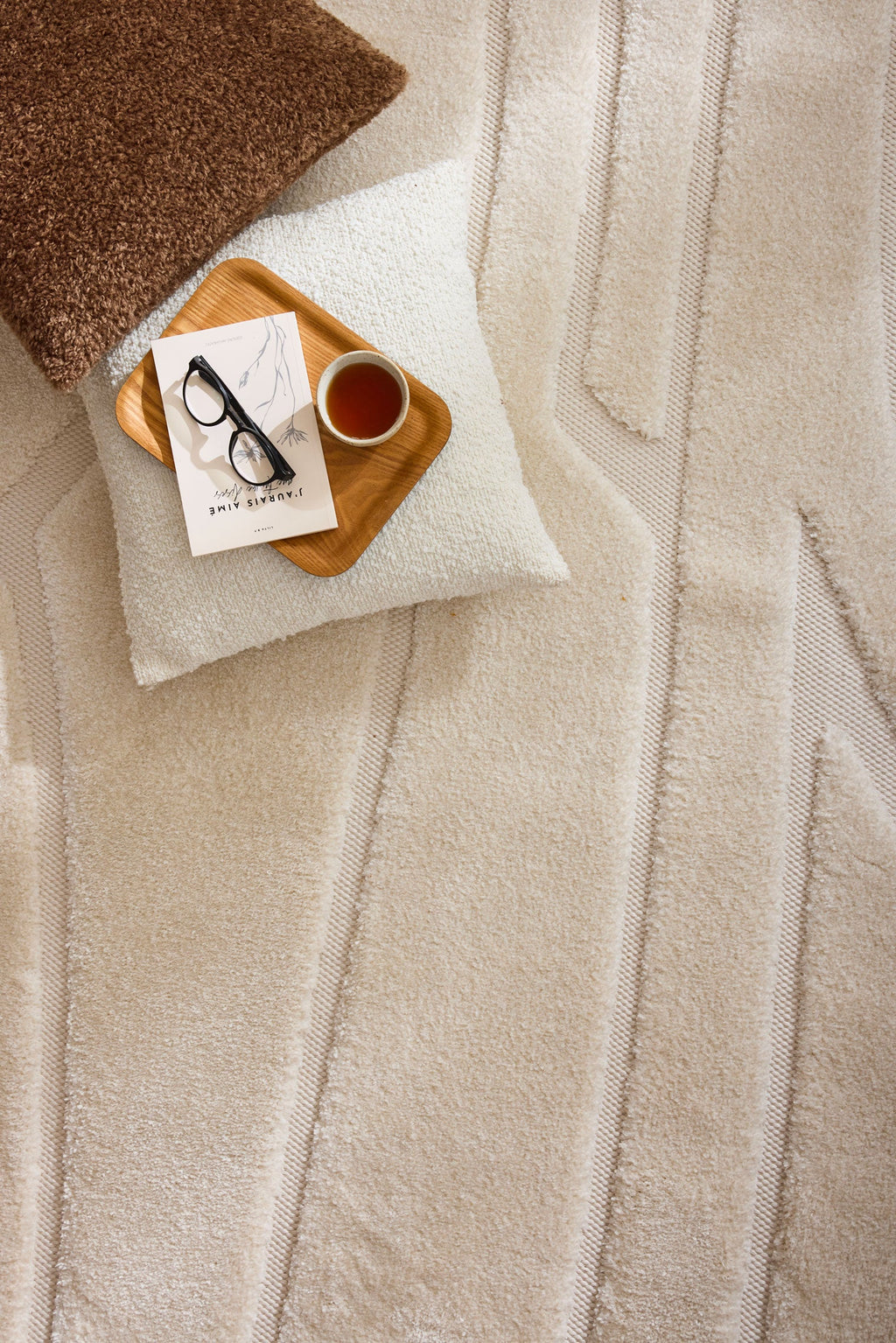 Tapis crème texturé en relief (co-création Jenny Gevaert x Nazar Rugs) Nazar rugs