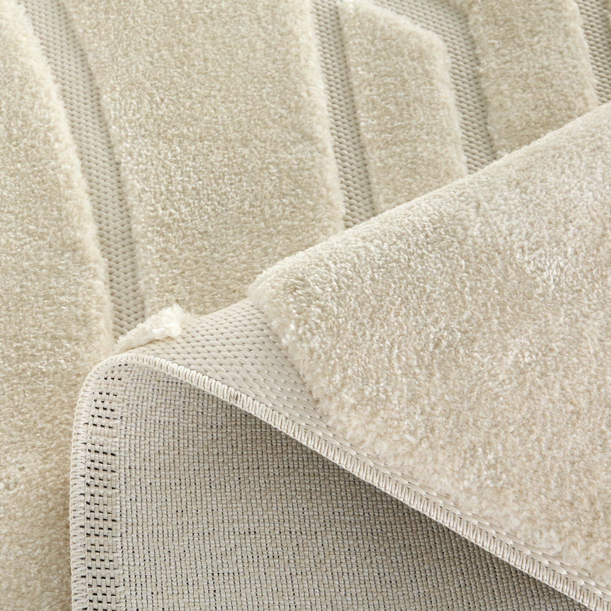 Tapis crème texturé en relief (co-création Jenny Gevaert x Nazar Rugs) Nazar rugs