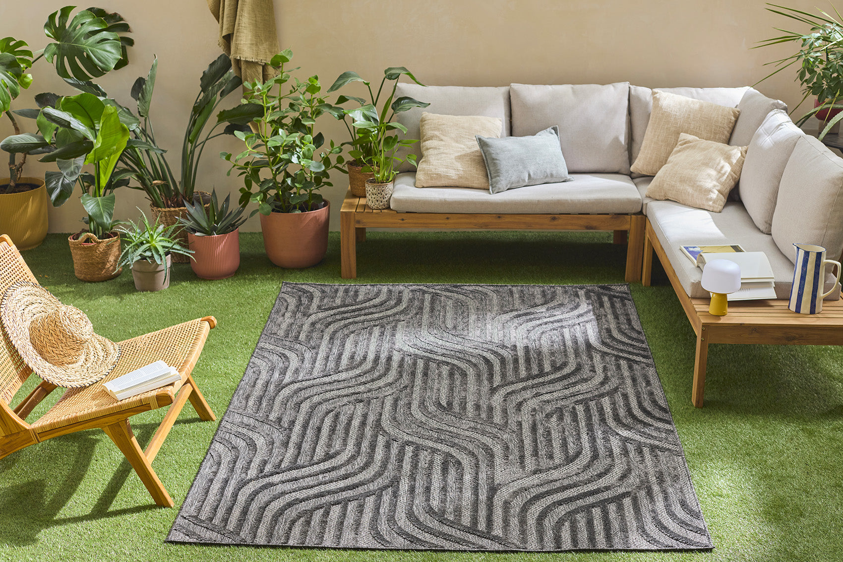 Tapis d'intérieur et extérieur motif graphique Santorini Noir : SAN989NOI Nazar rugs