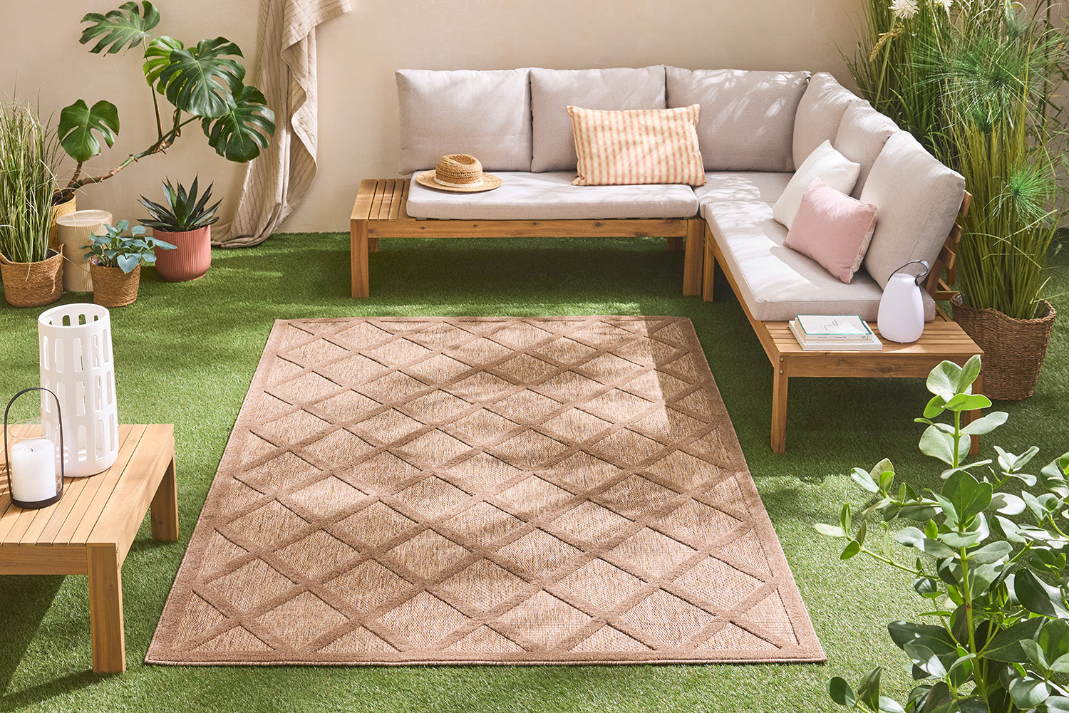 Tapis d'intérieur et d'extérieur motifs losange Beige : SAN991BEI Nazar rugs