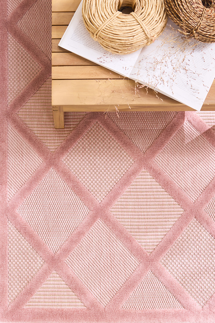 Tapis d'intérieur et d'extérieur motifs losange Rose : SAN991ROS Nazar rugs