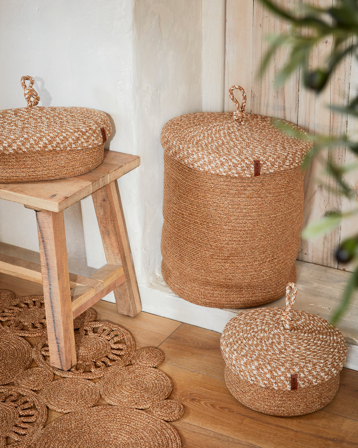 Paniers de rangement beige aspect jute fait main à motif blanc : CAL4301BEI - Nazar rugs