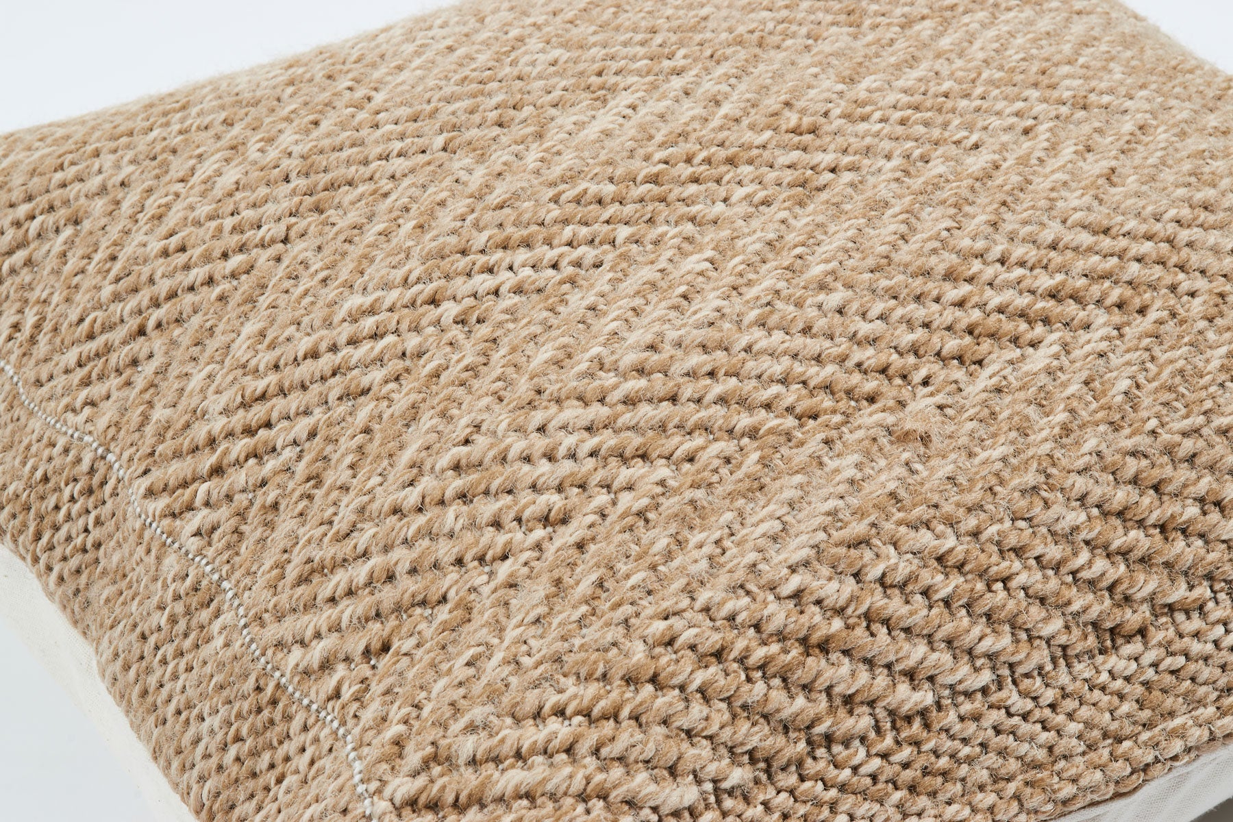 Housse de coussin chevrons effet jute naturel Nazar rugs