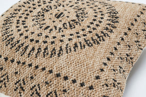 Housse de coussin motifs oriental noir effet jute naturel Nazar rugs